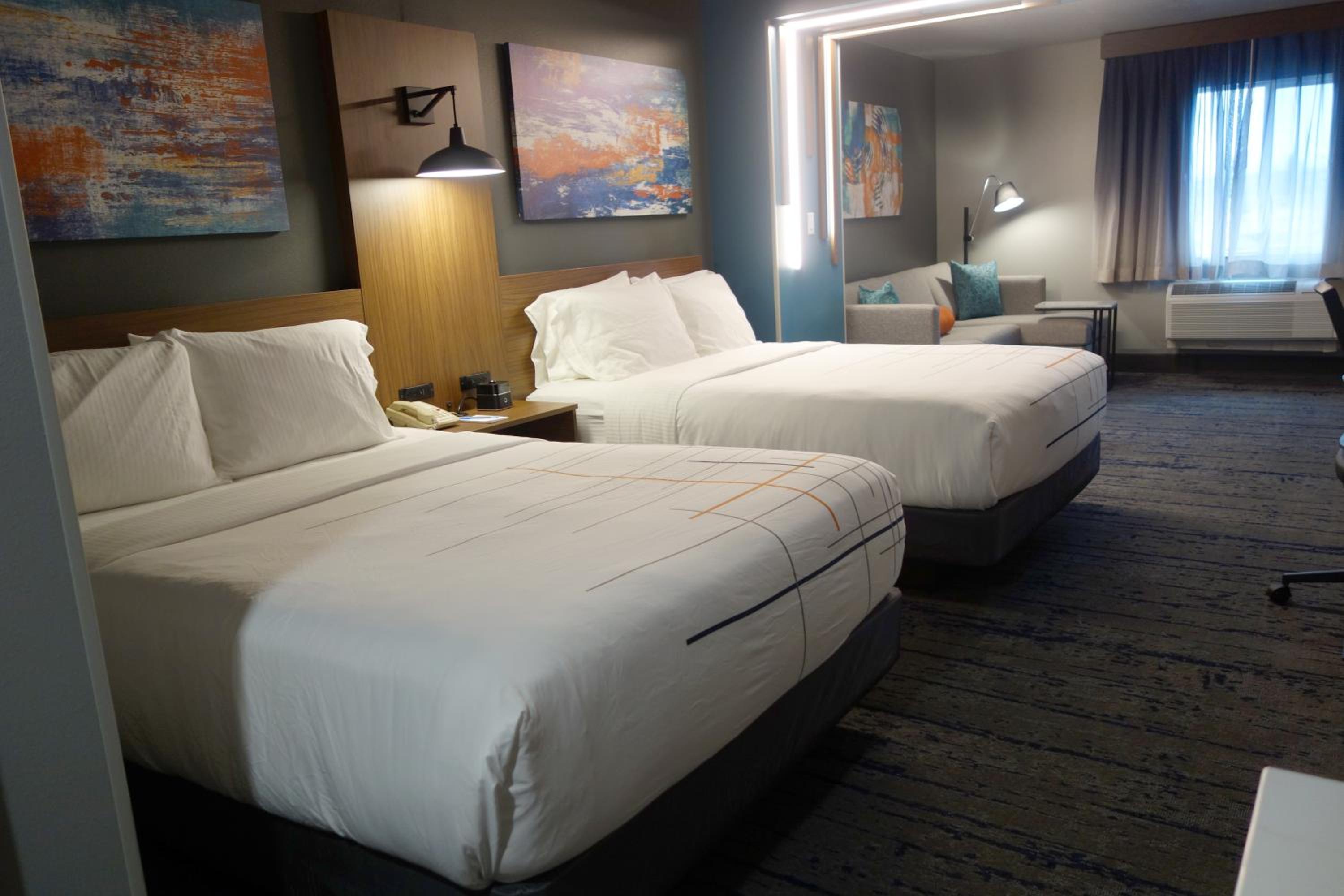 Studio Suite with Two Queen Beds - Non-Smoking - Photo 5