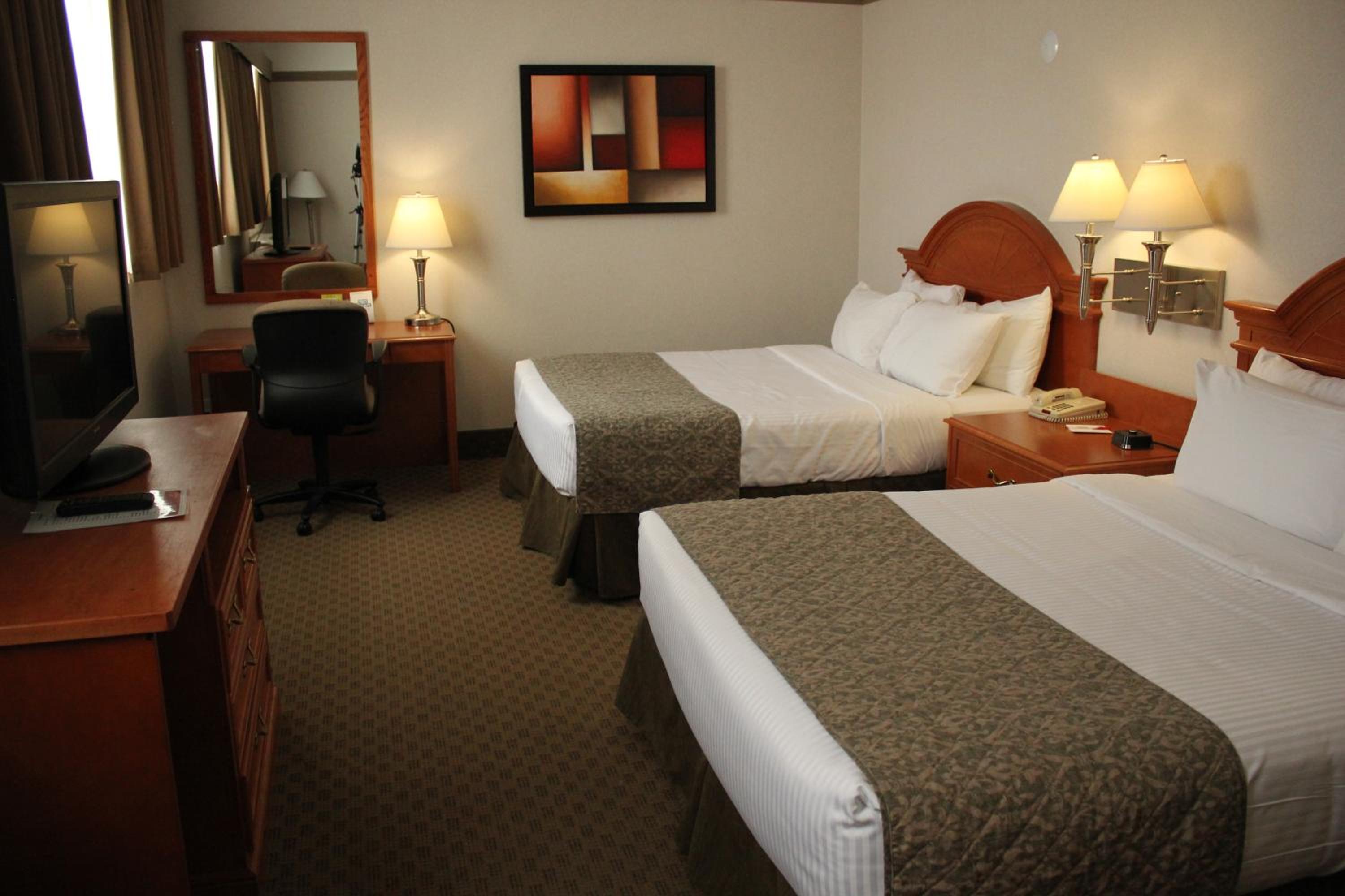 Queen Room with Two Queen Beds - Mobility Access/Non-Smoking - Photo 1
