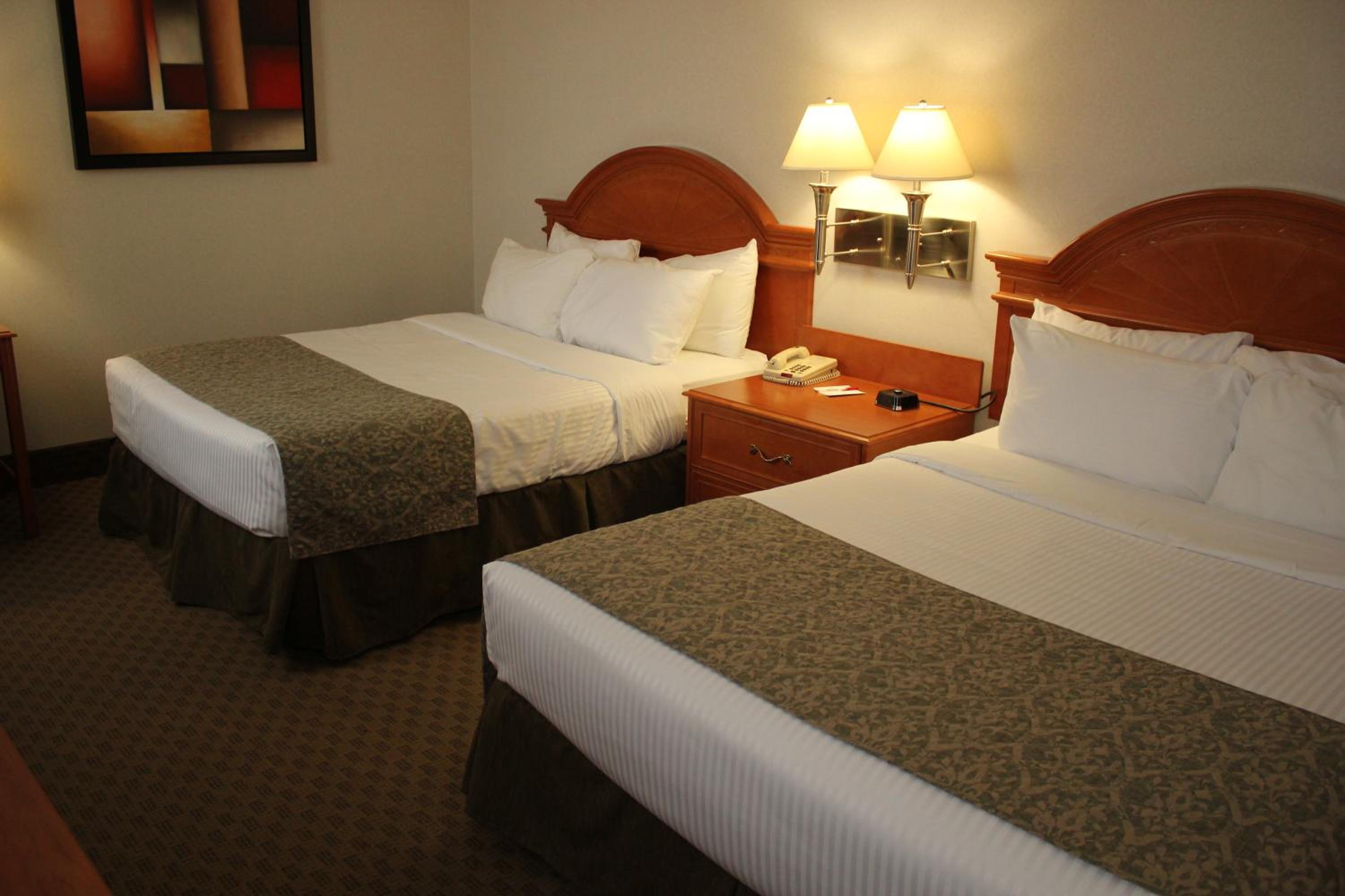 Queen Room with Two Queen Beds - Mobility Access/Non-Smoking - Photo 6