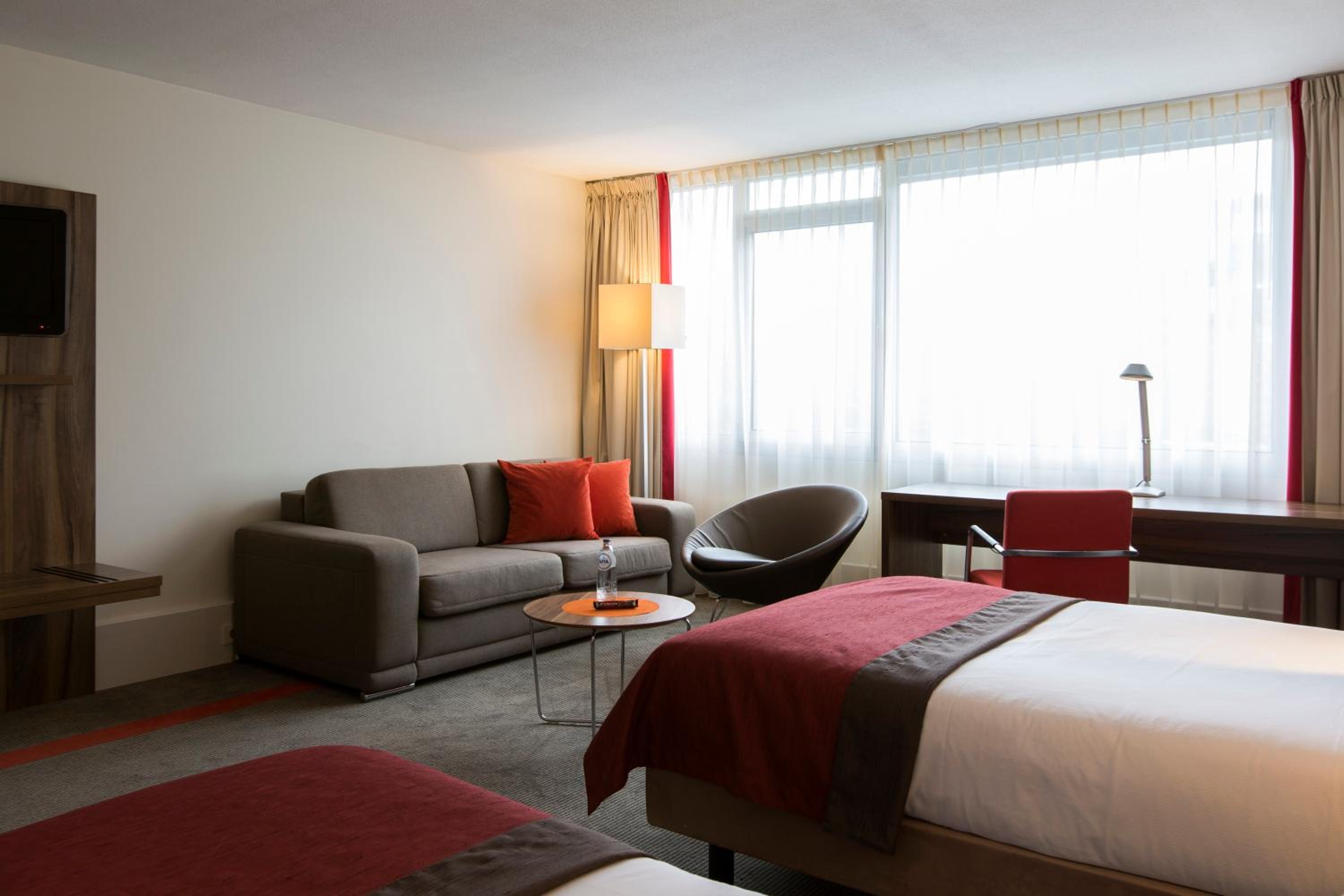 Twin Suite with Sofa Bed - Photo 4