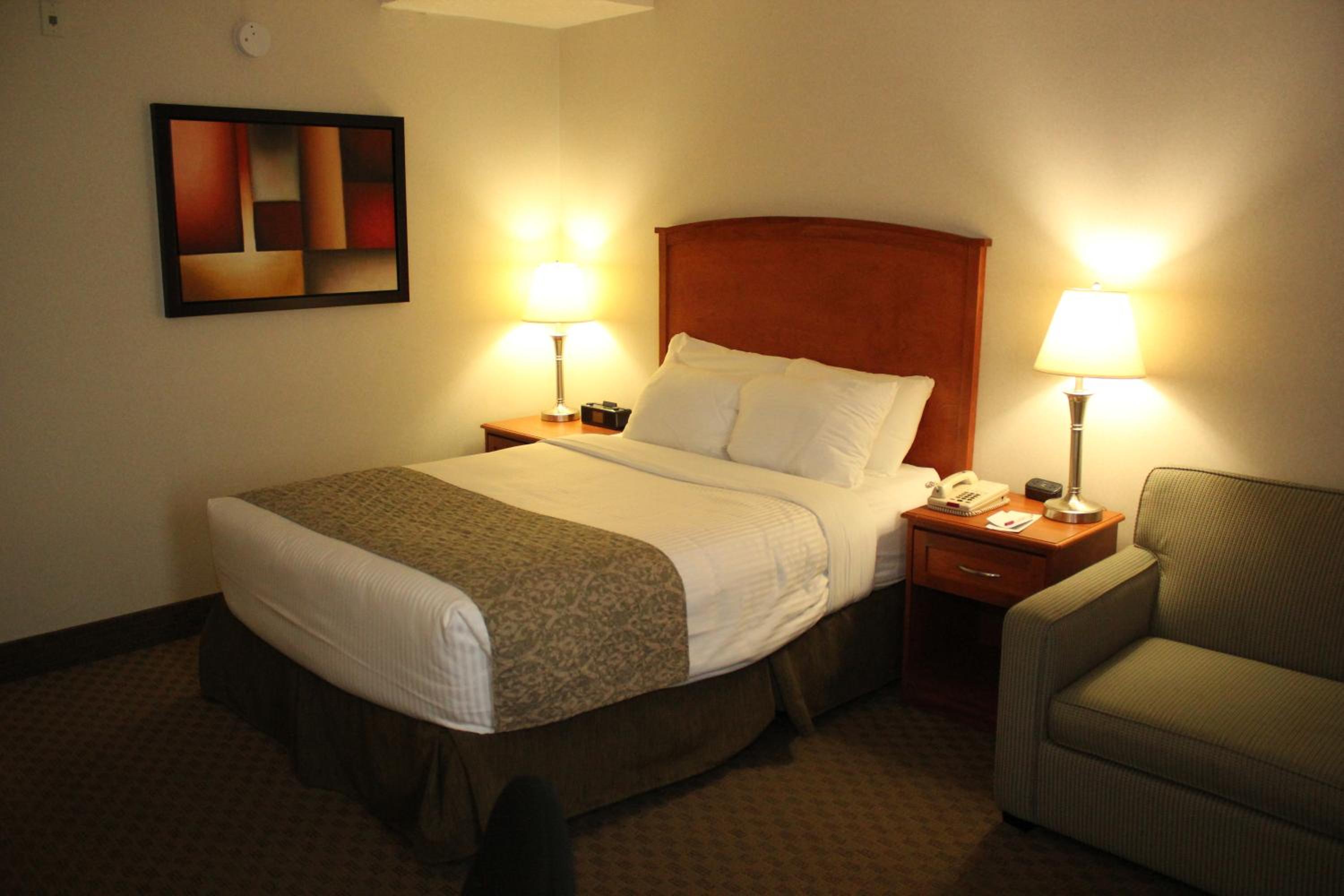 Deluxe Queen Room - Photo 8