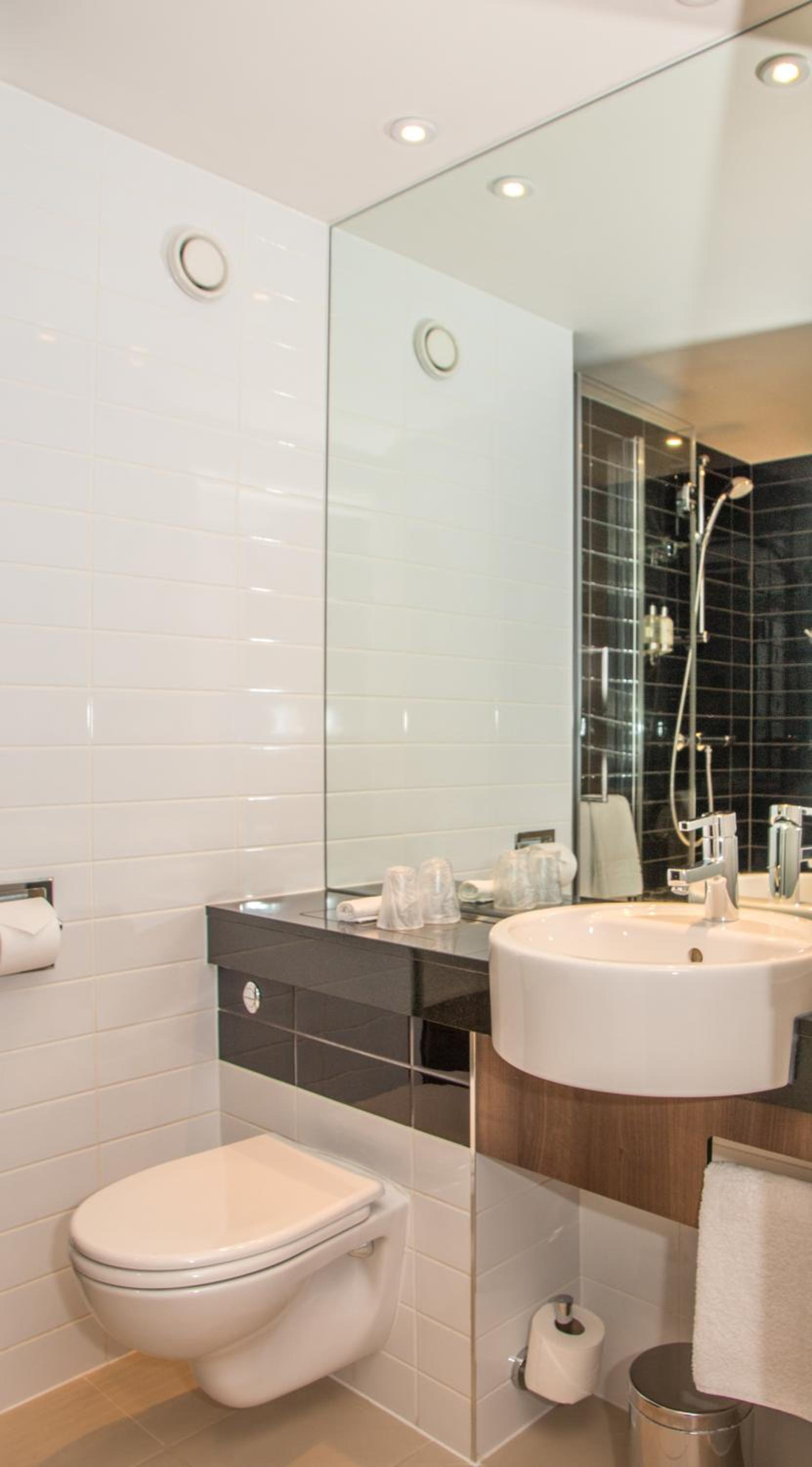 Double Room with Free Hot Breakfast - Accessible - Photo 4