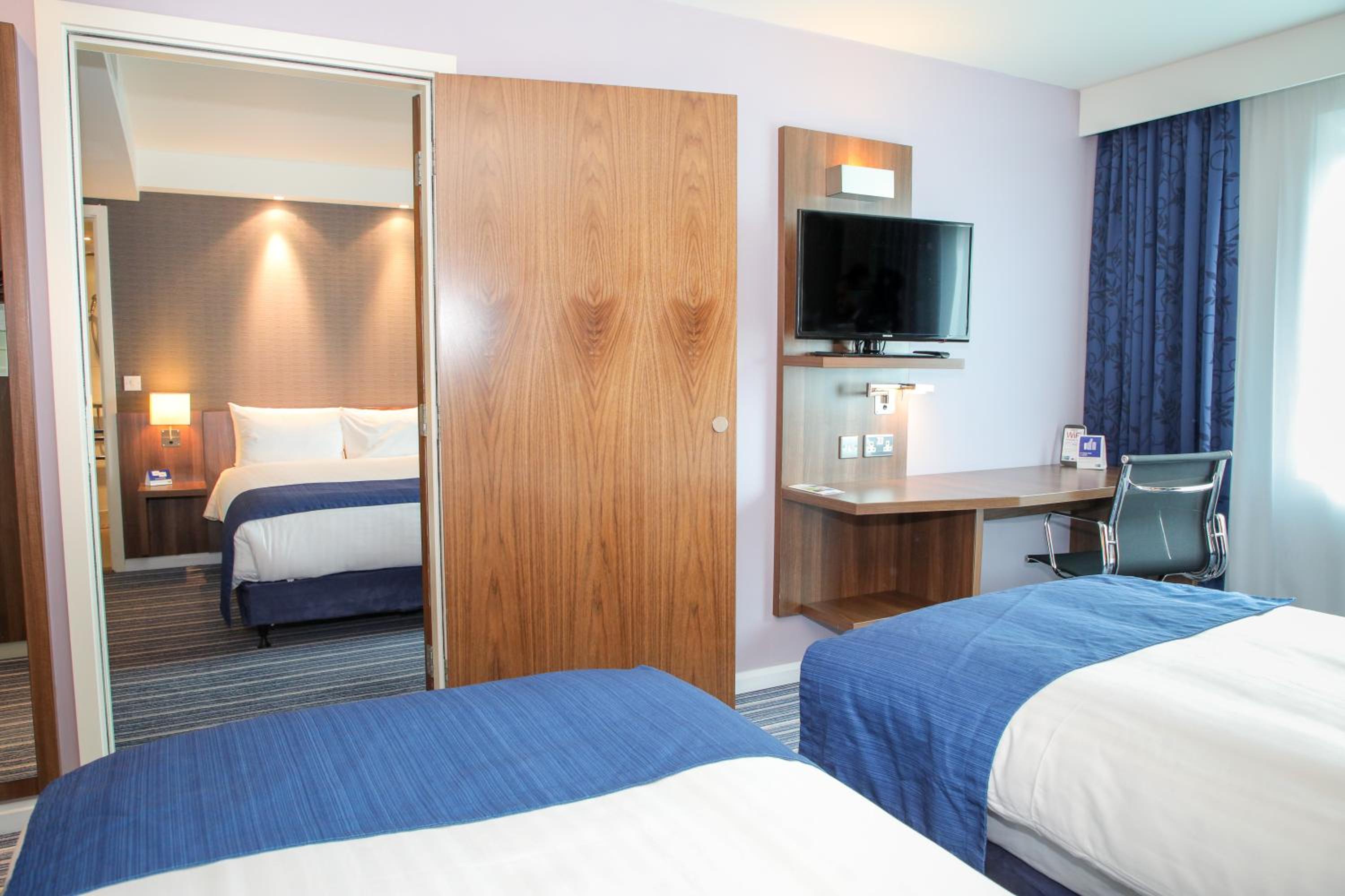 Standard Double Room with Free Hot Breakfast - Photo 1