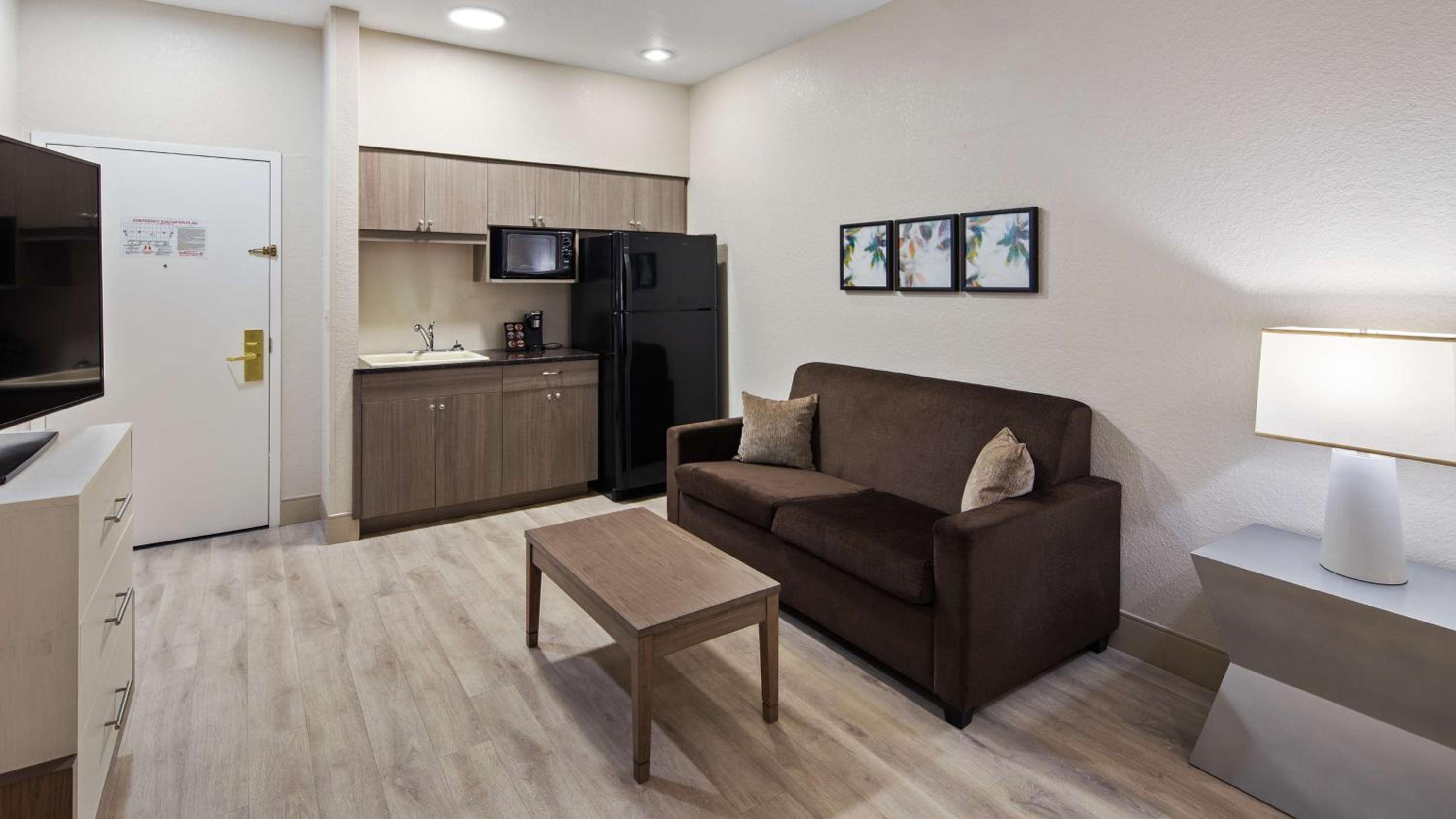 King Kitchenette Suite with Sofa Bed - Non-Smoking photo 1