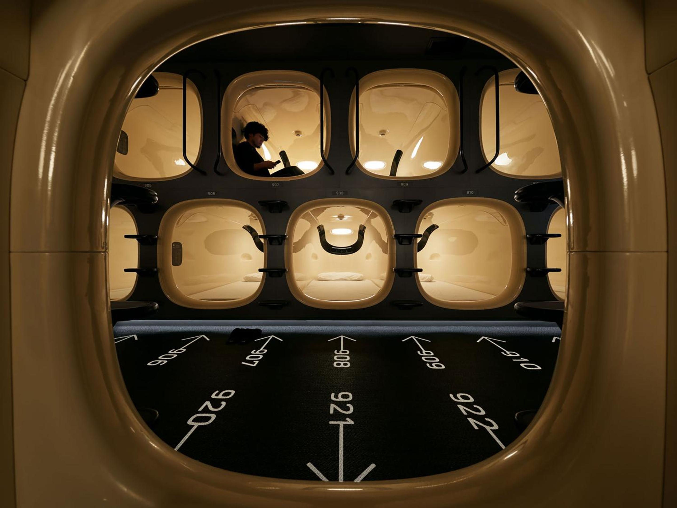 2 Capsule Rooms for Male - Non-Smoking - Photo 1