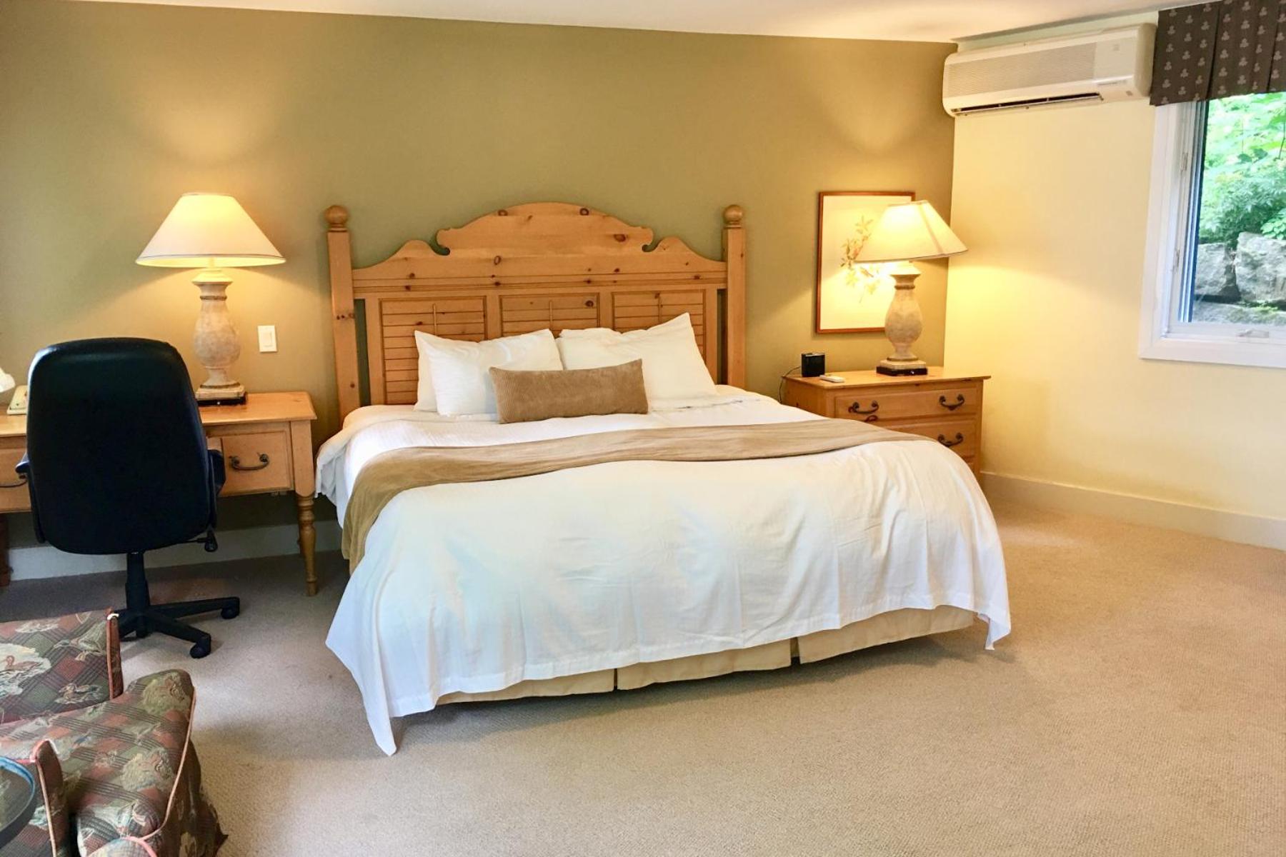 Premium King Room - Cedarwood