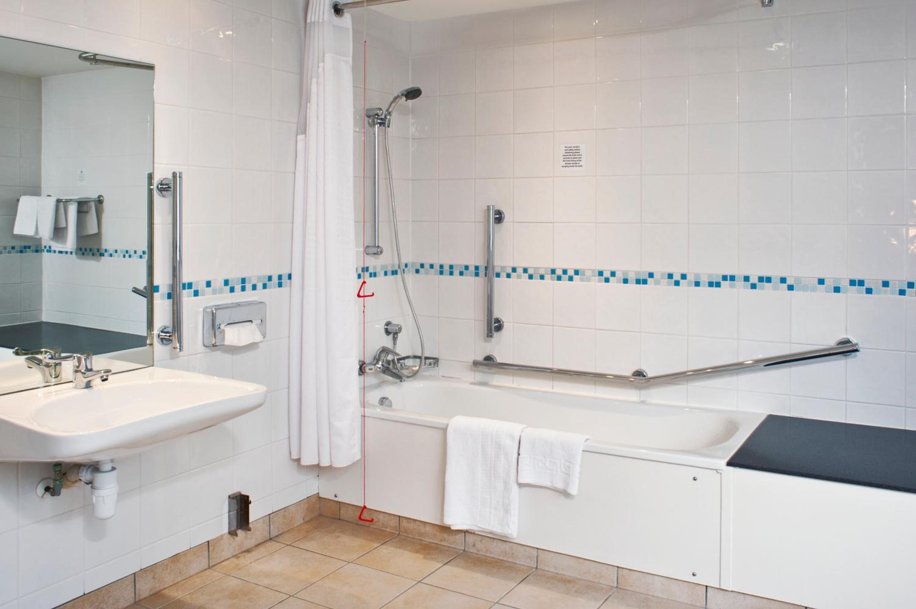 Standard Double Room - Disability Access - Photo 5