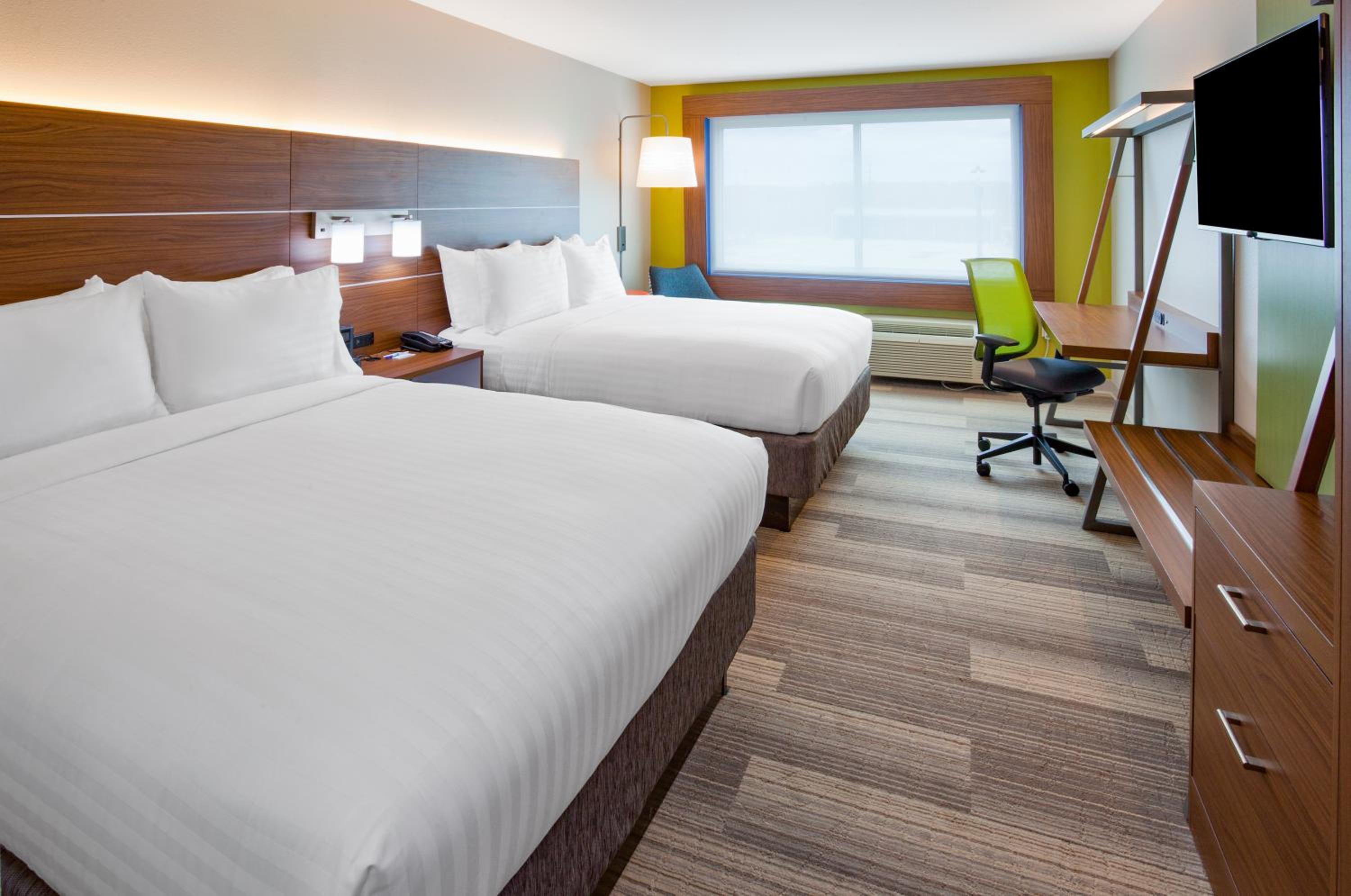 Standard Room with Two Queen Beds photo 1