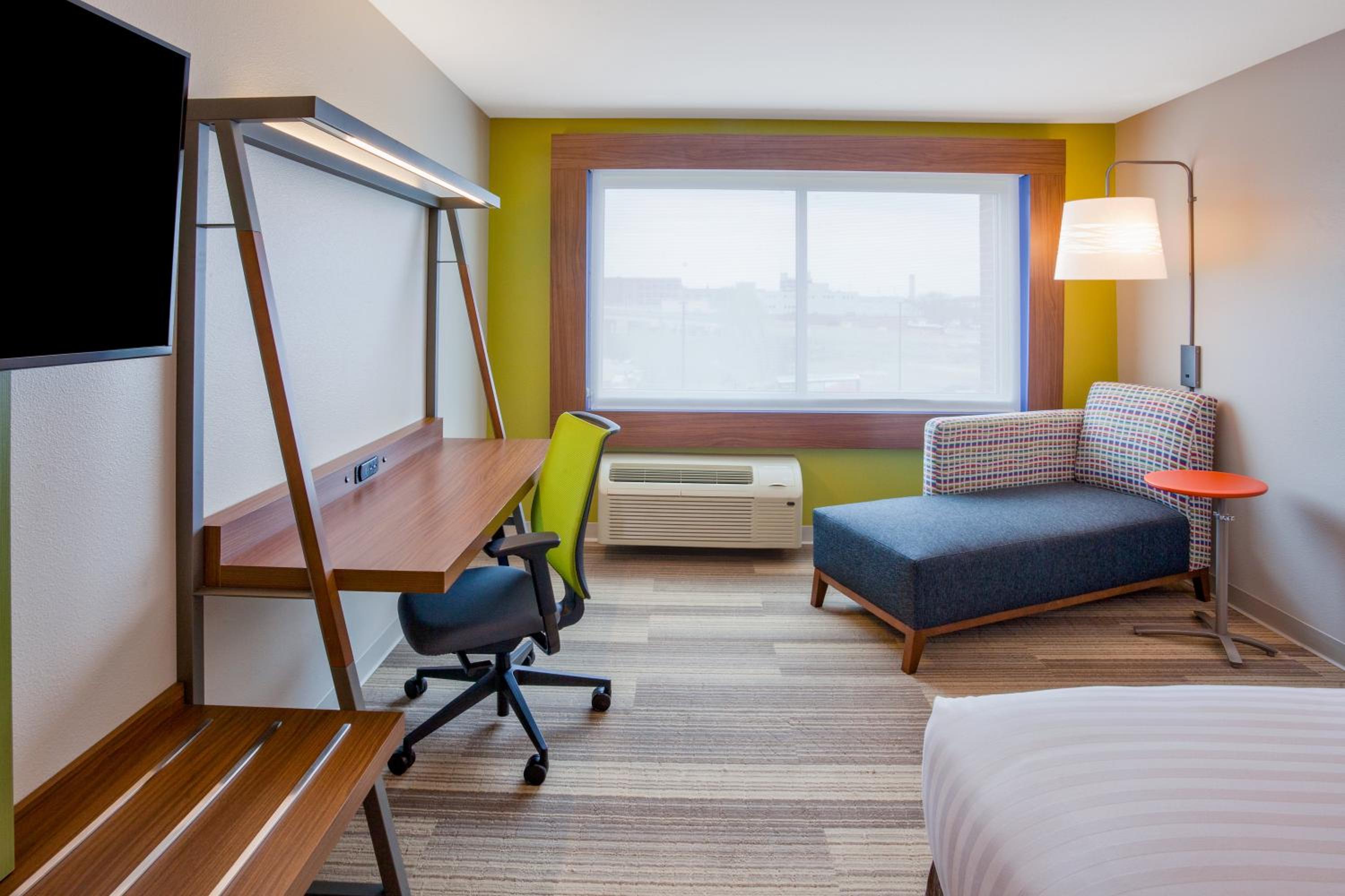 Standard King Room photo 2