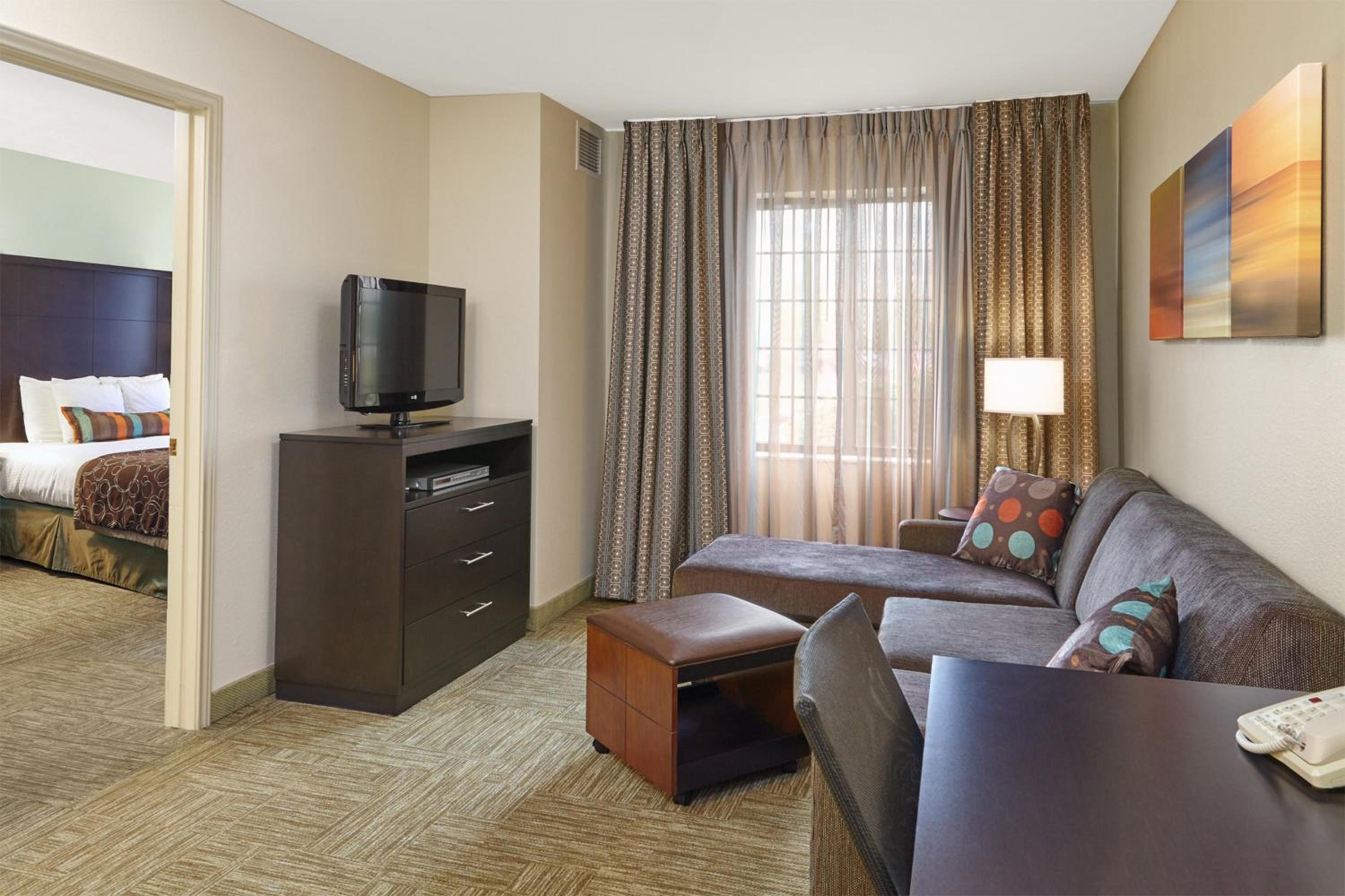 One-Bedroom Suite - Photo 4