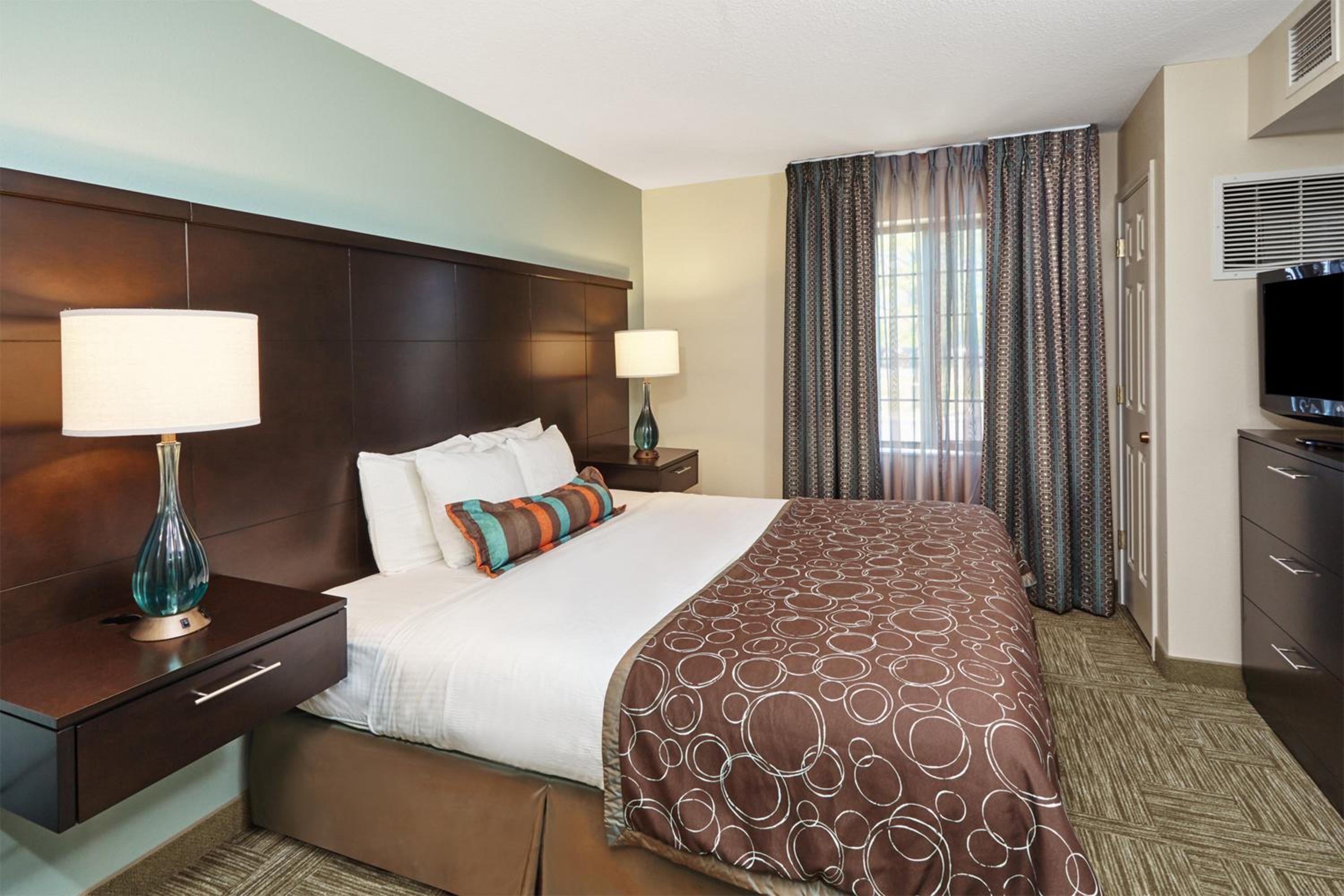 One-Bedroom King Suite - Photo 3