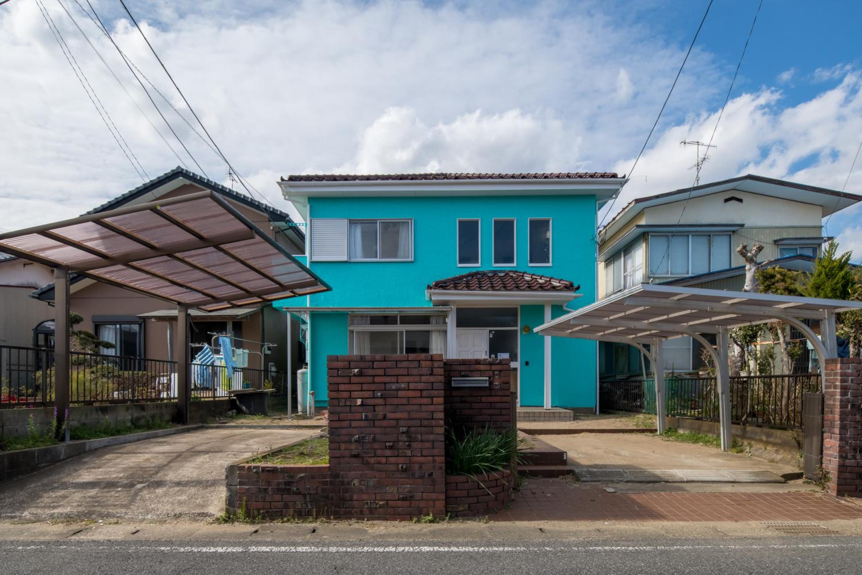 Five-Bedroom House photo 3