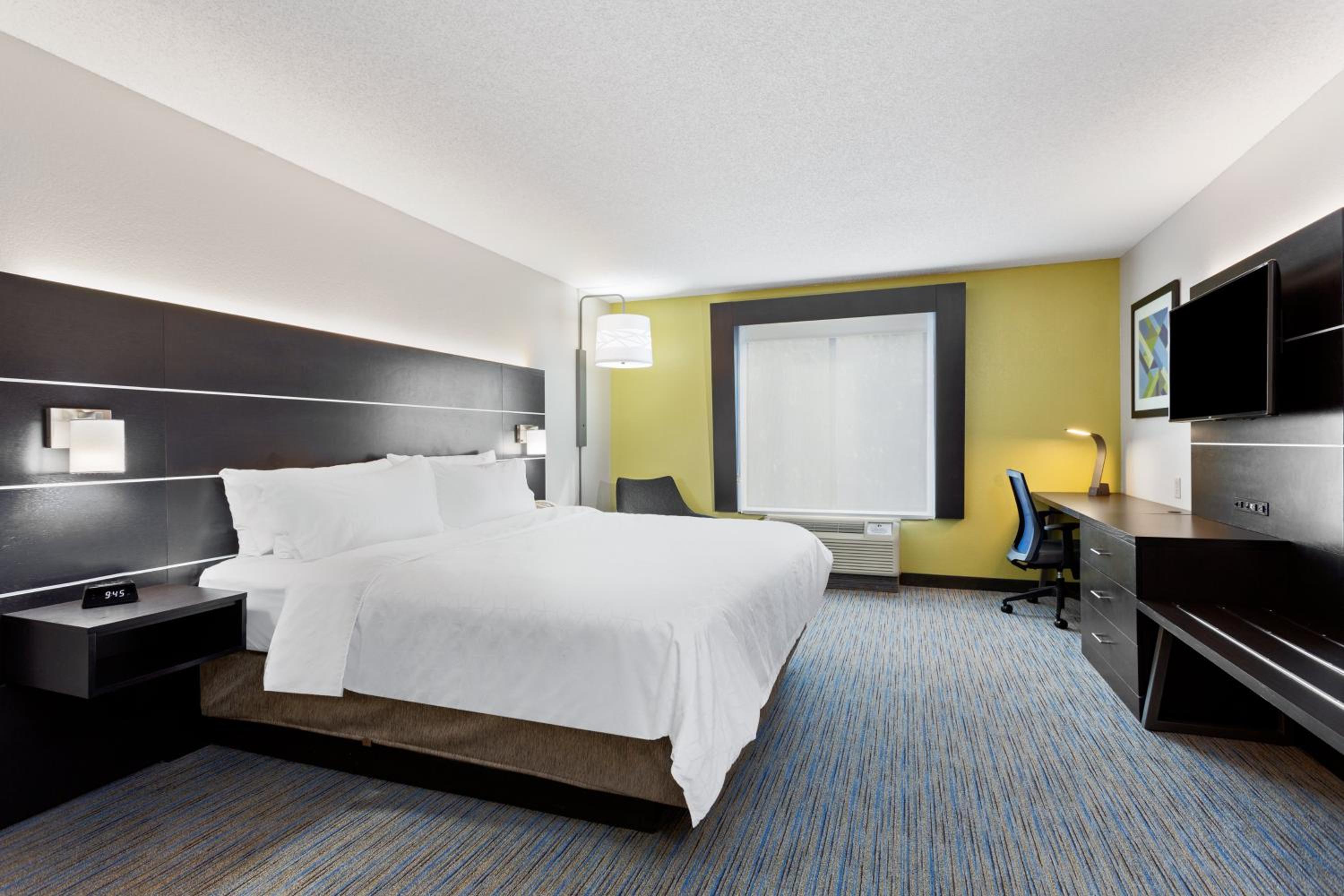 Standard King Room - Photo 4