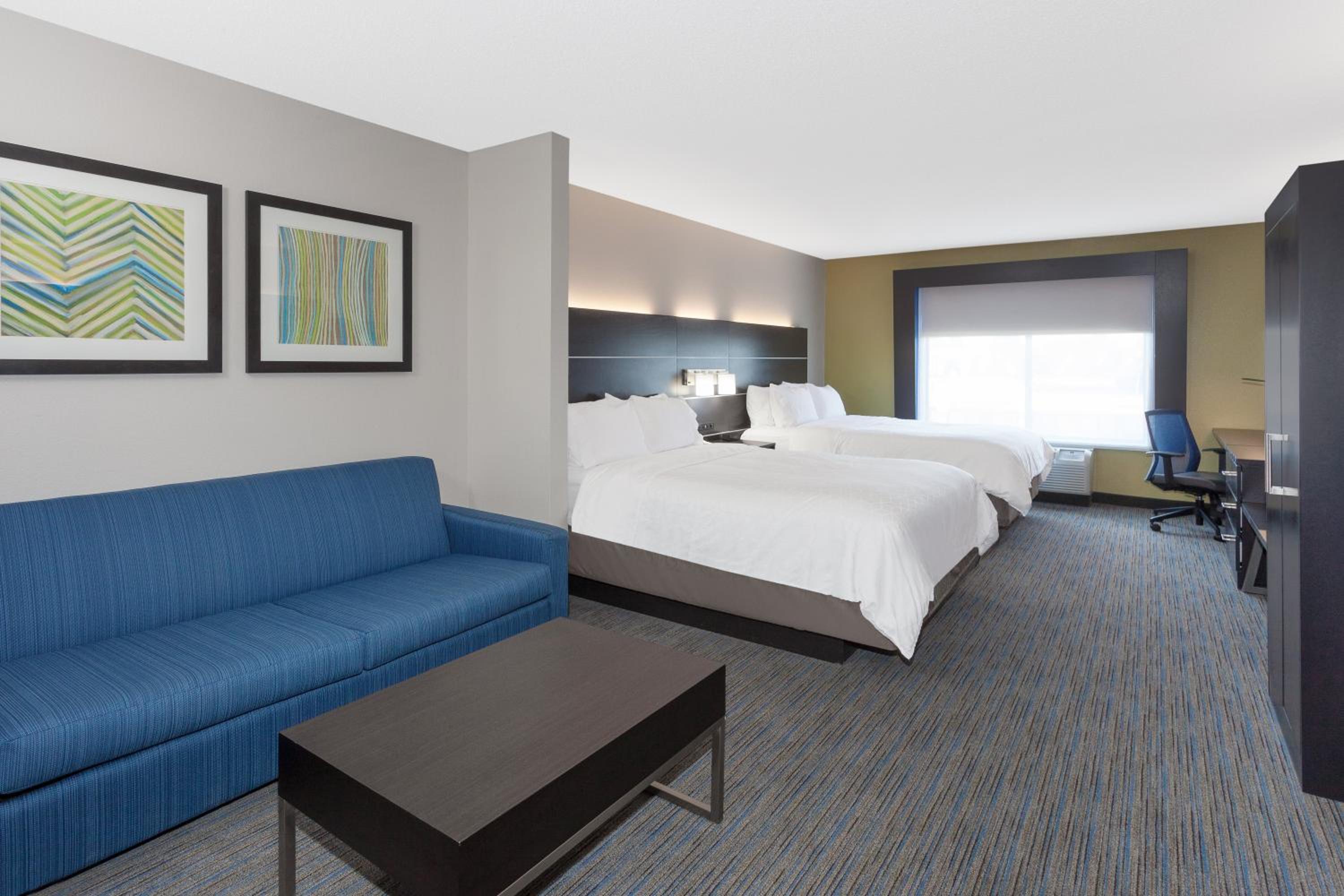 One-Bedroom Suite with Two Queen Beds - Photo 4