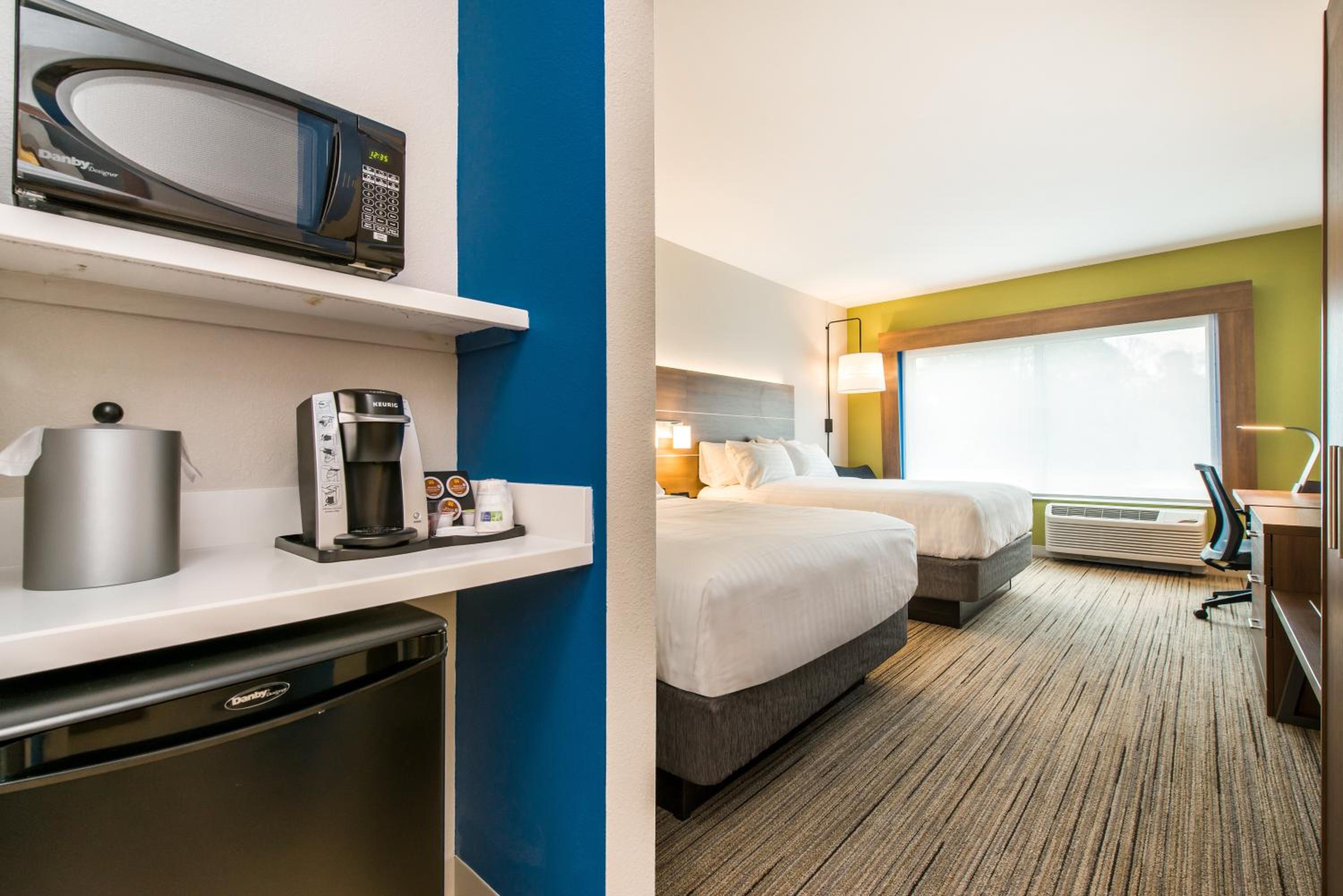 Standard Queen Room with Two Queen Beds - Photo 1