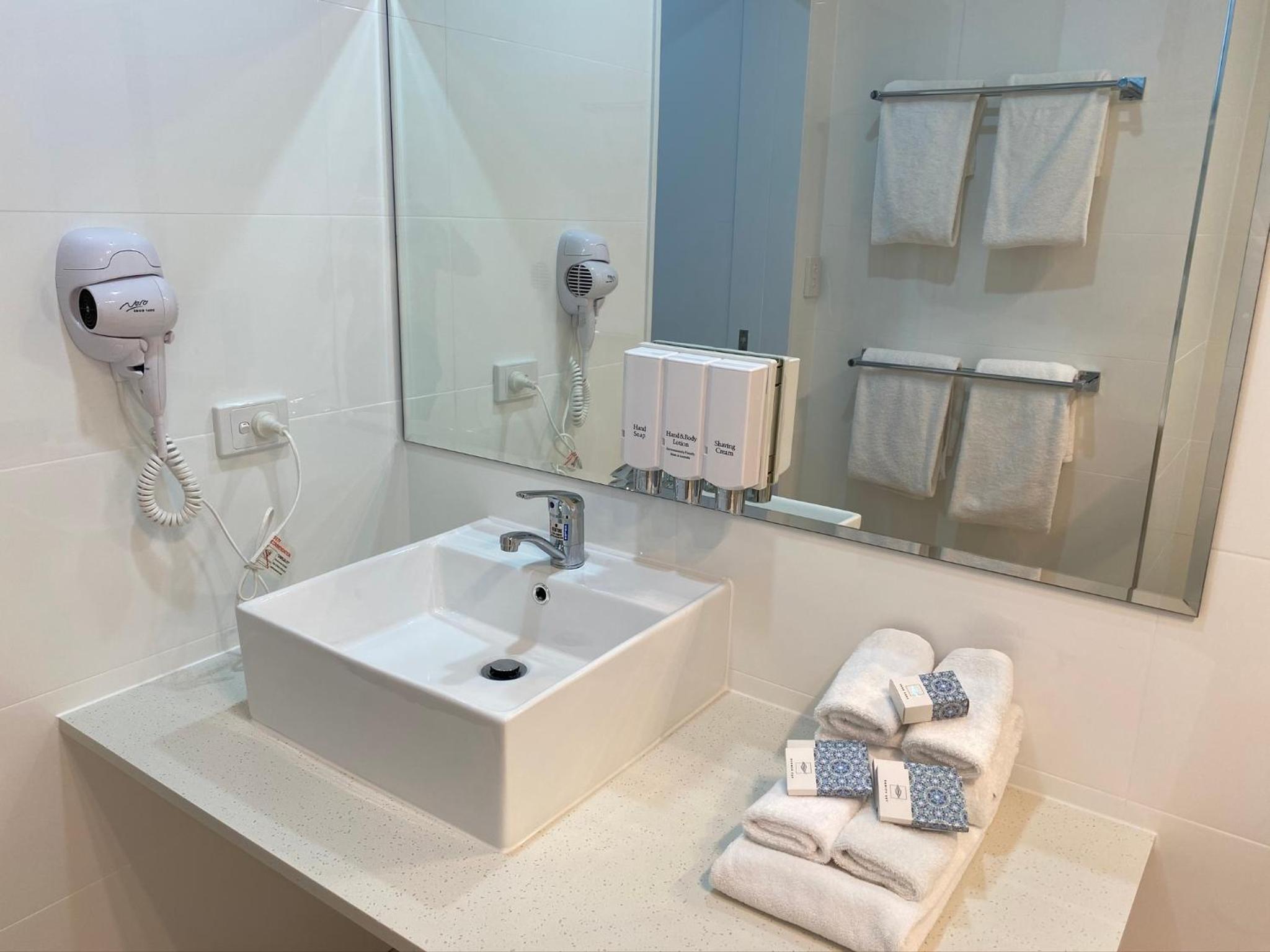 Family Suite with Kitchenette photo 2