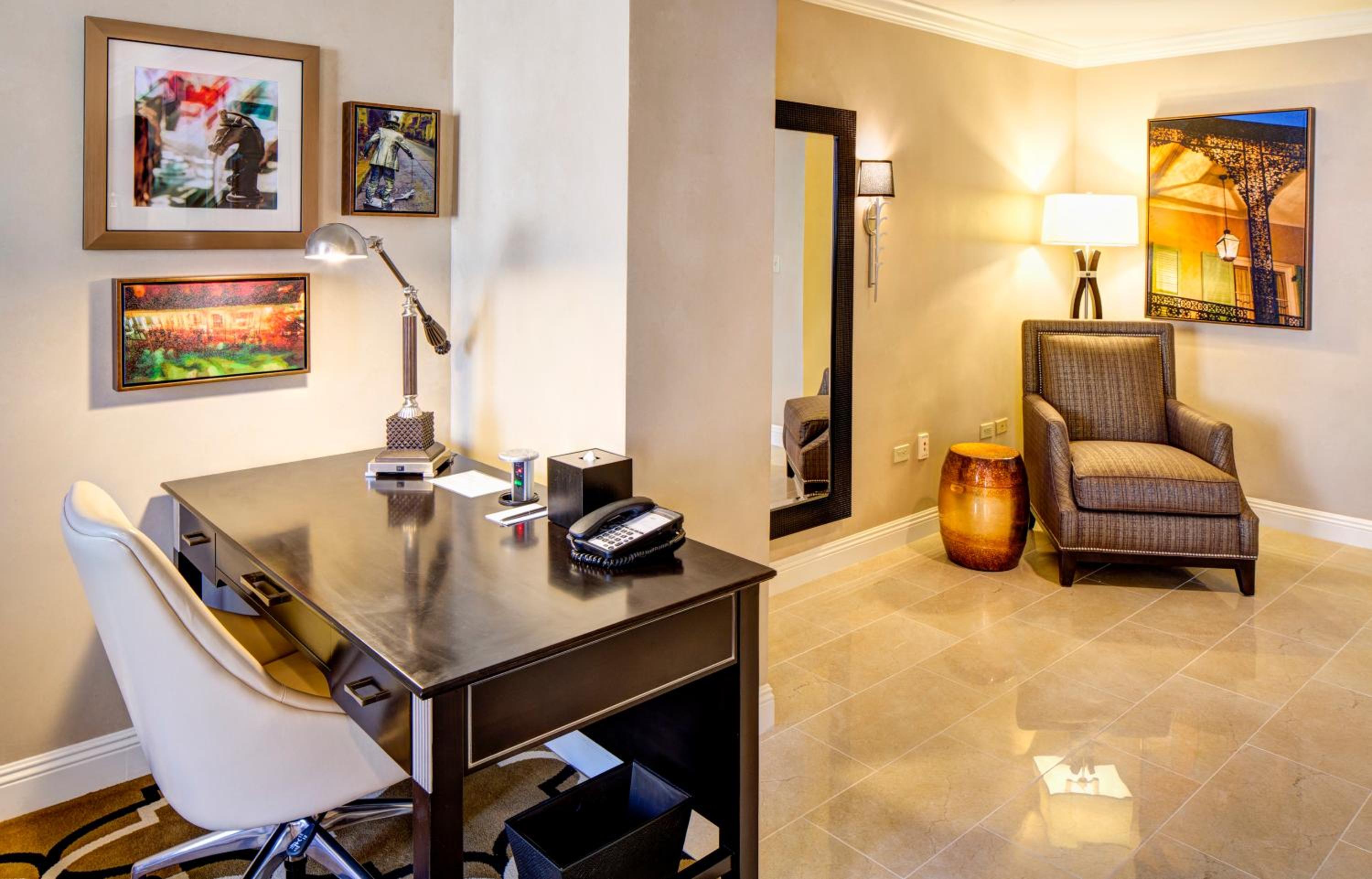 Premium King Room - Photo 3