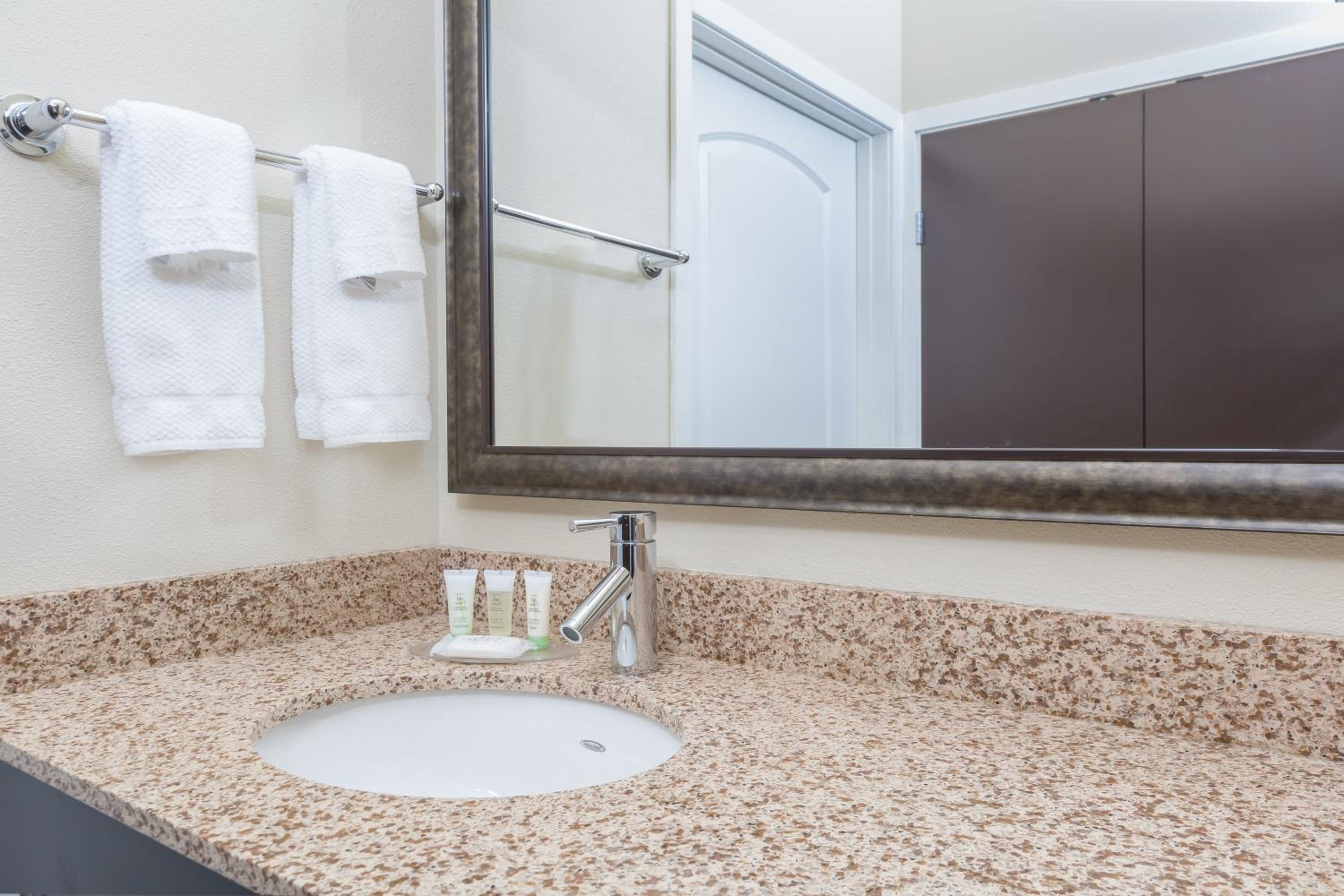 Two-Bedroom Suite photo 2
