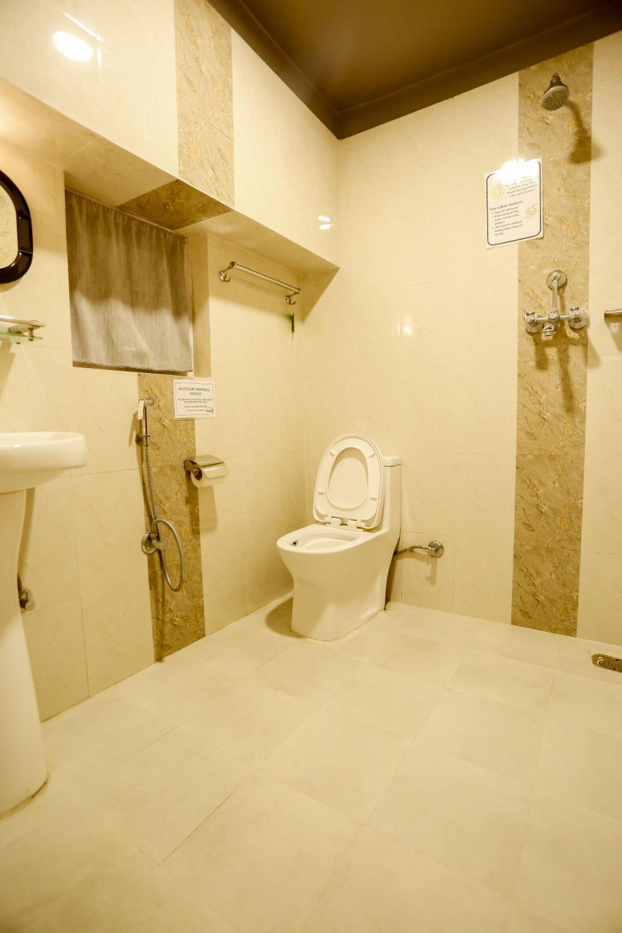 Deluxe Twin Room photo 3