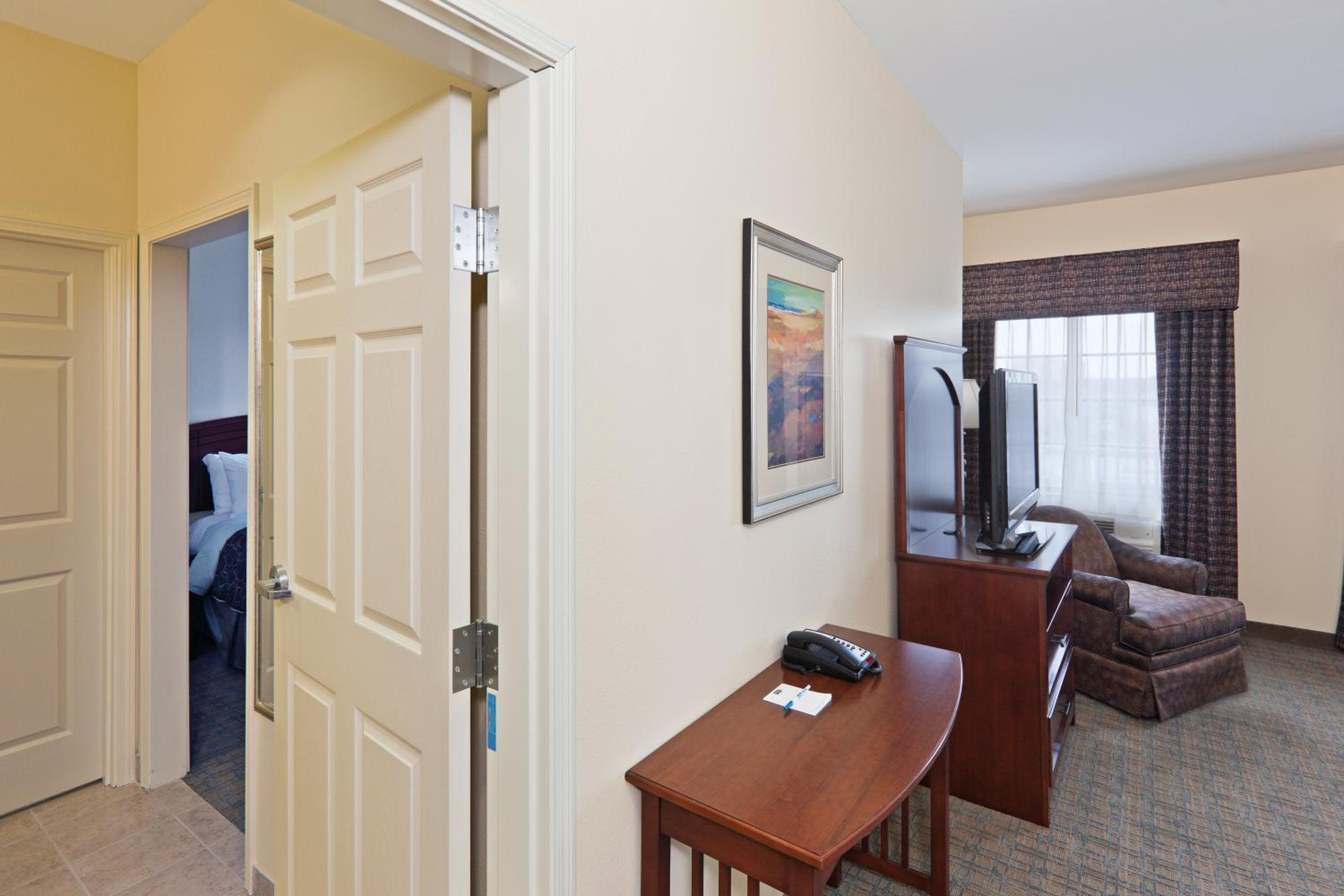 Two-Bedroom Suite - Photo 5