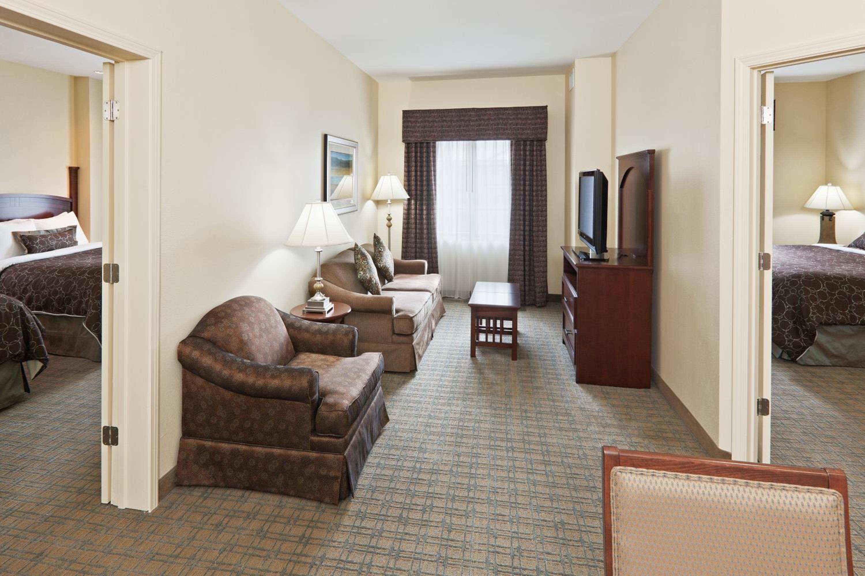 Two-Bedroom Suite - Photo 6
