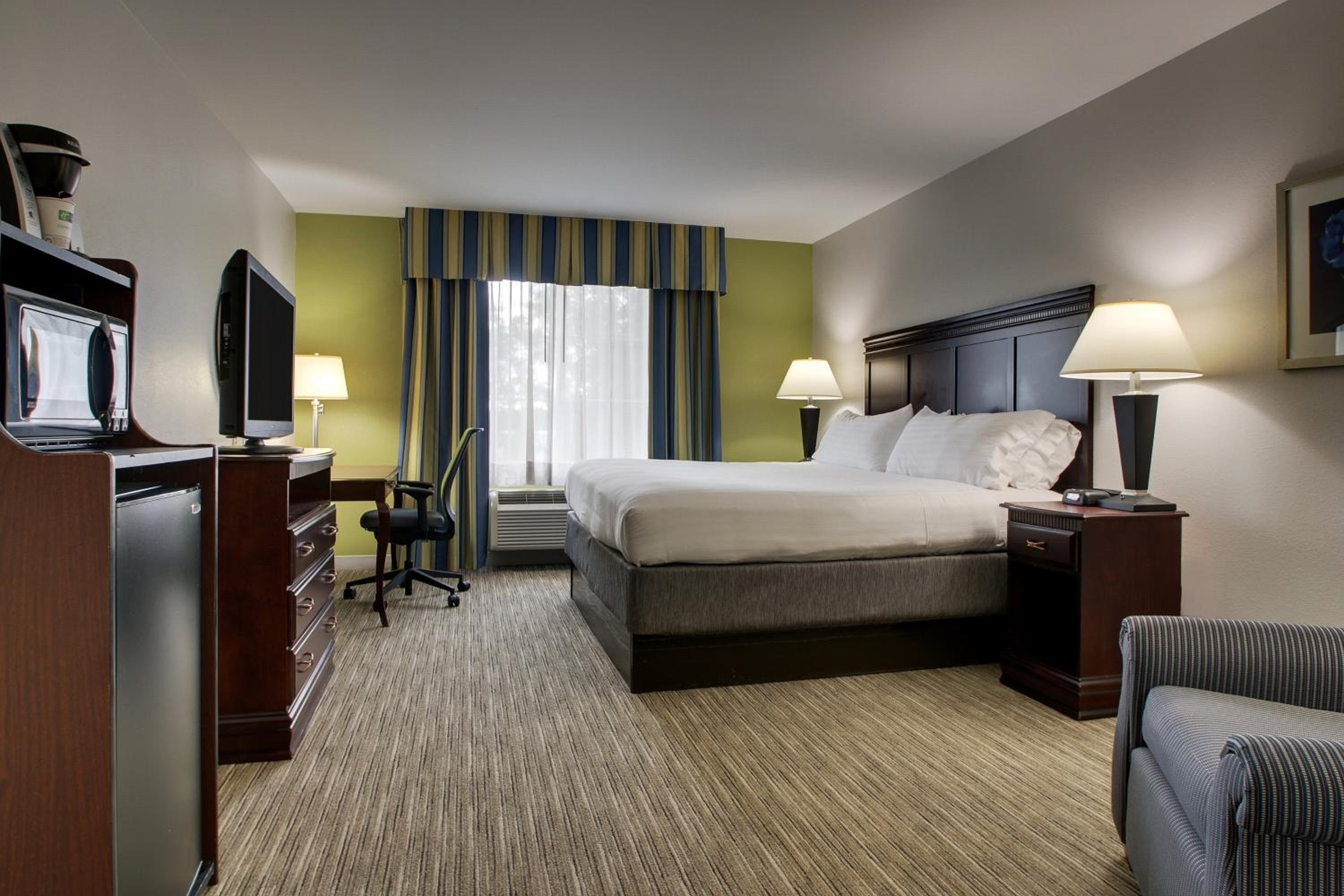 Standard King Room - Photo 3