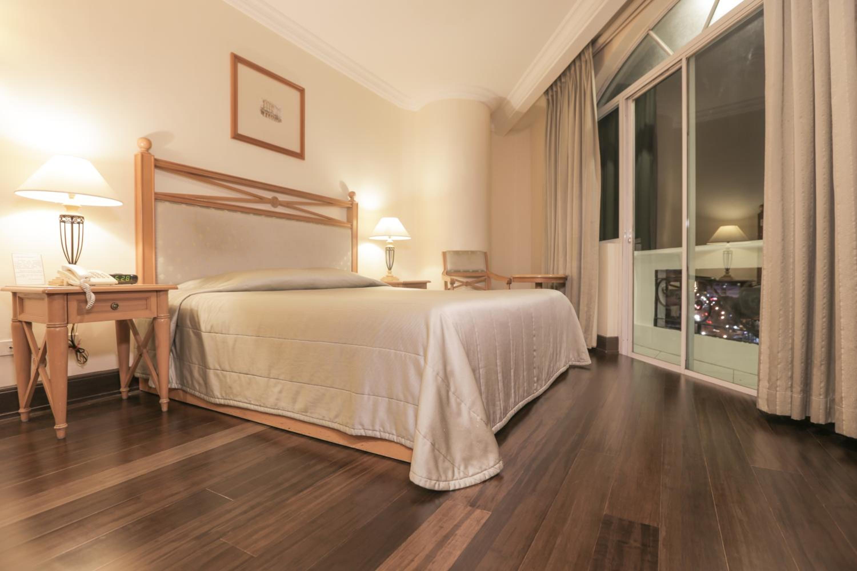 Deluxe King Room photo 2