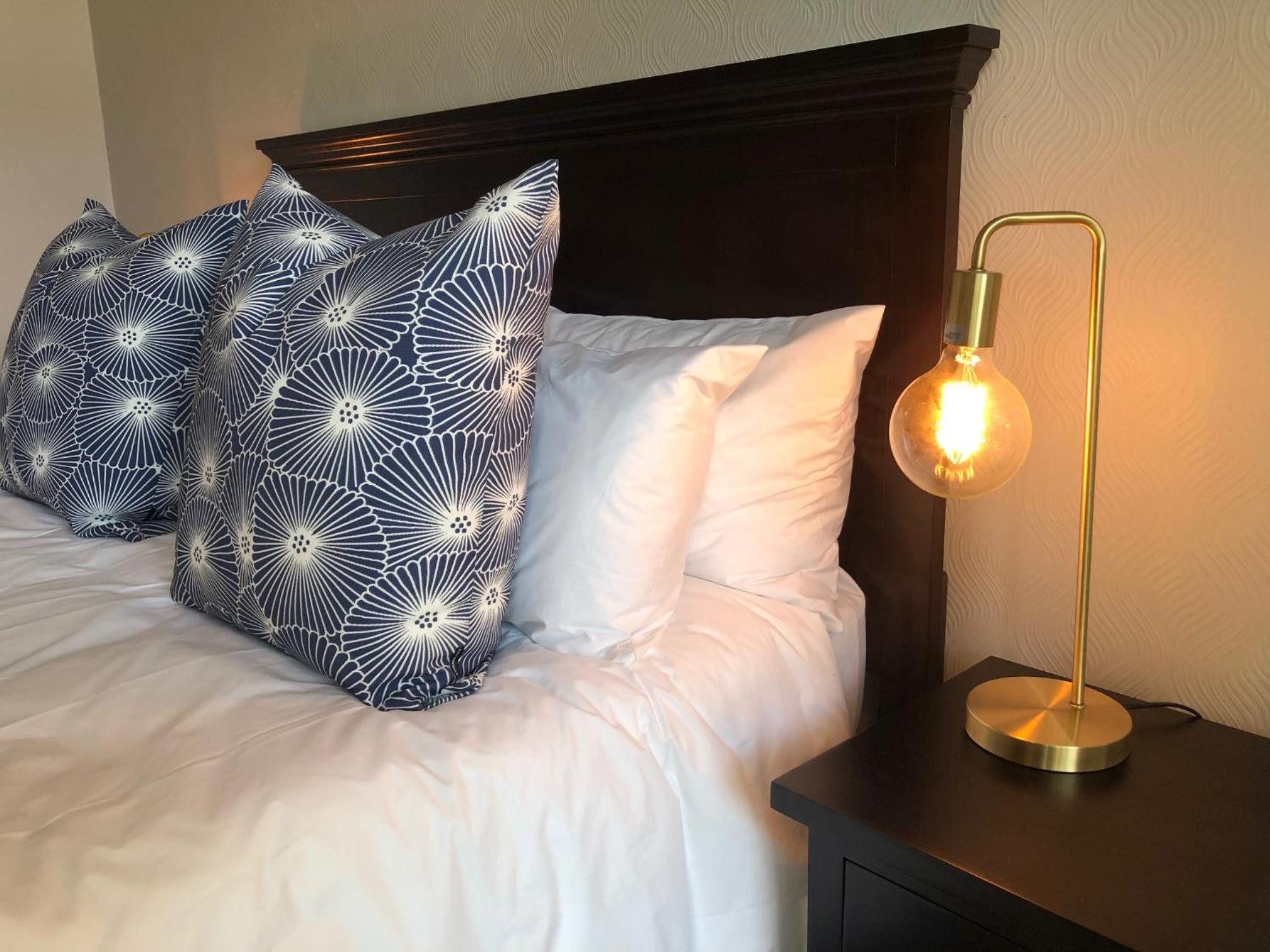 Deluxe Queen Suite