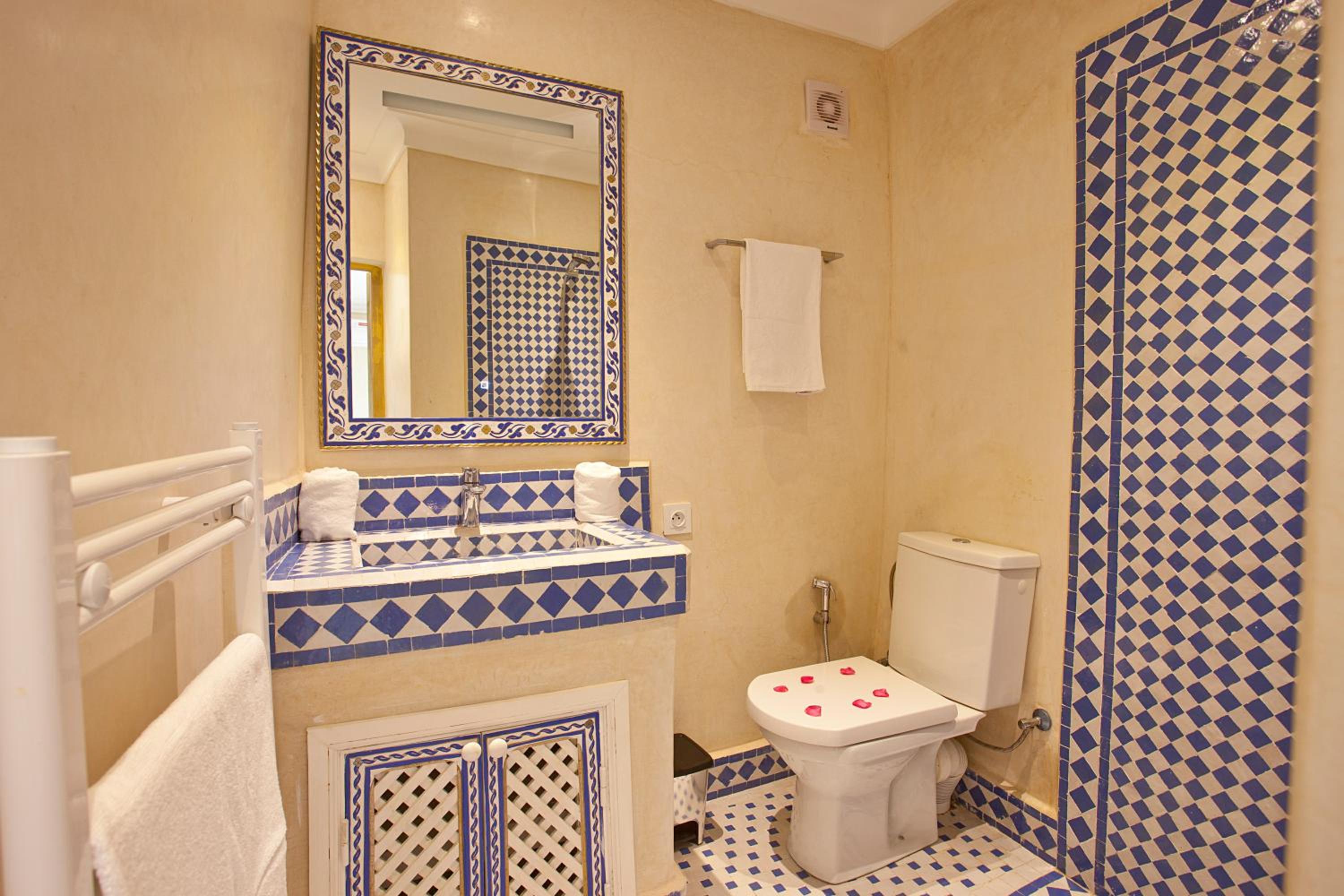 Privatized Blue House (Three bedrooms) - Photo 6