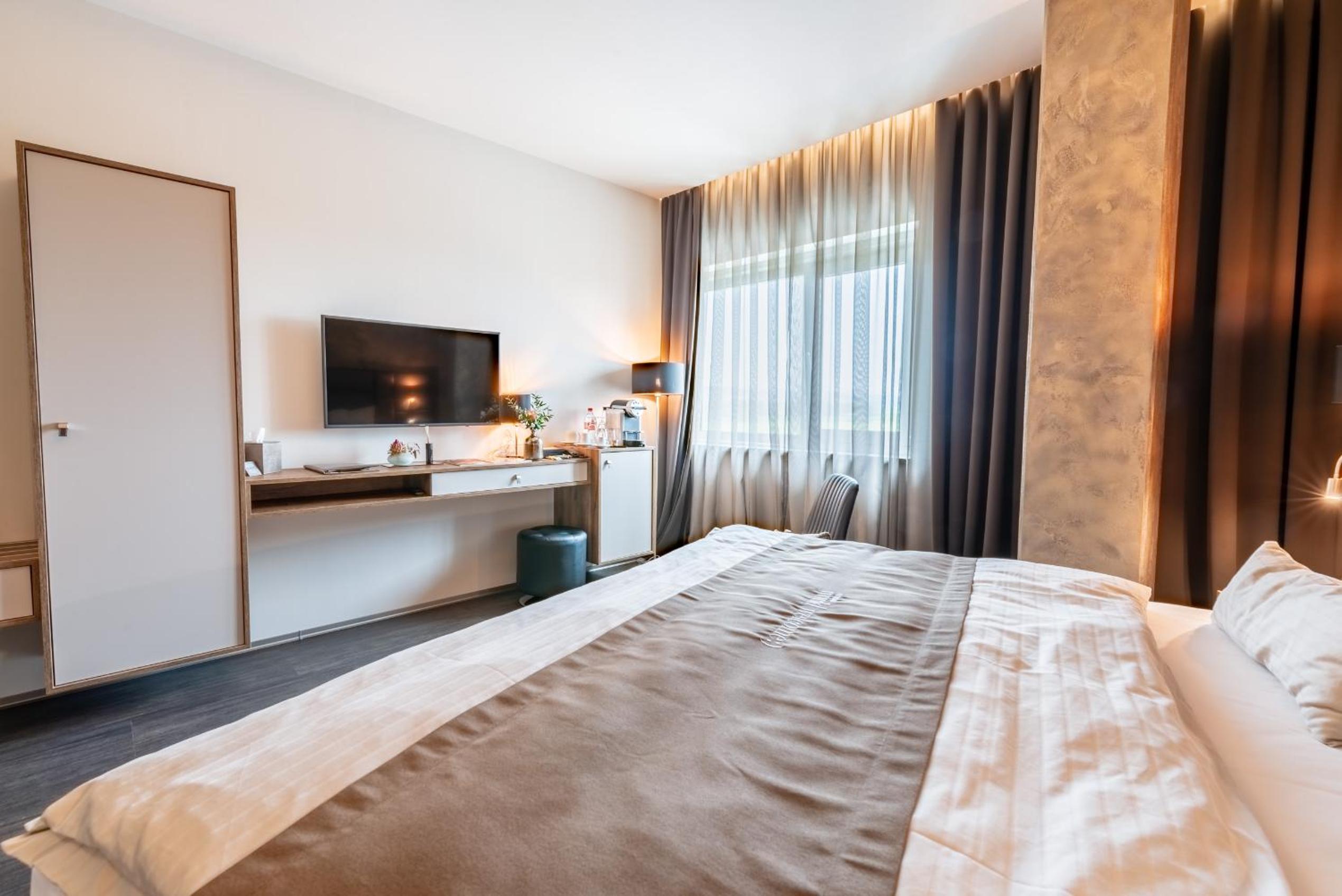 Deluxe Double Room with Extra Bed photo 2