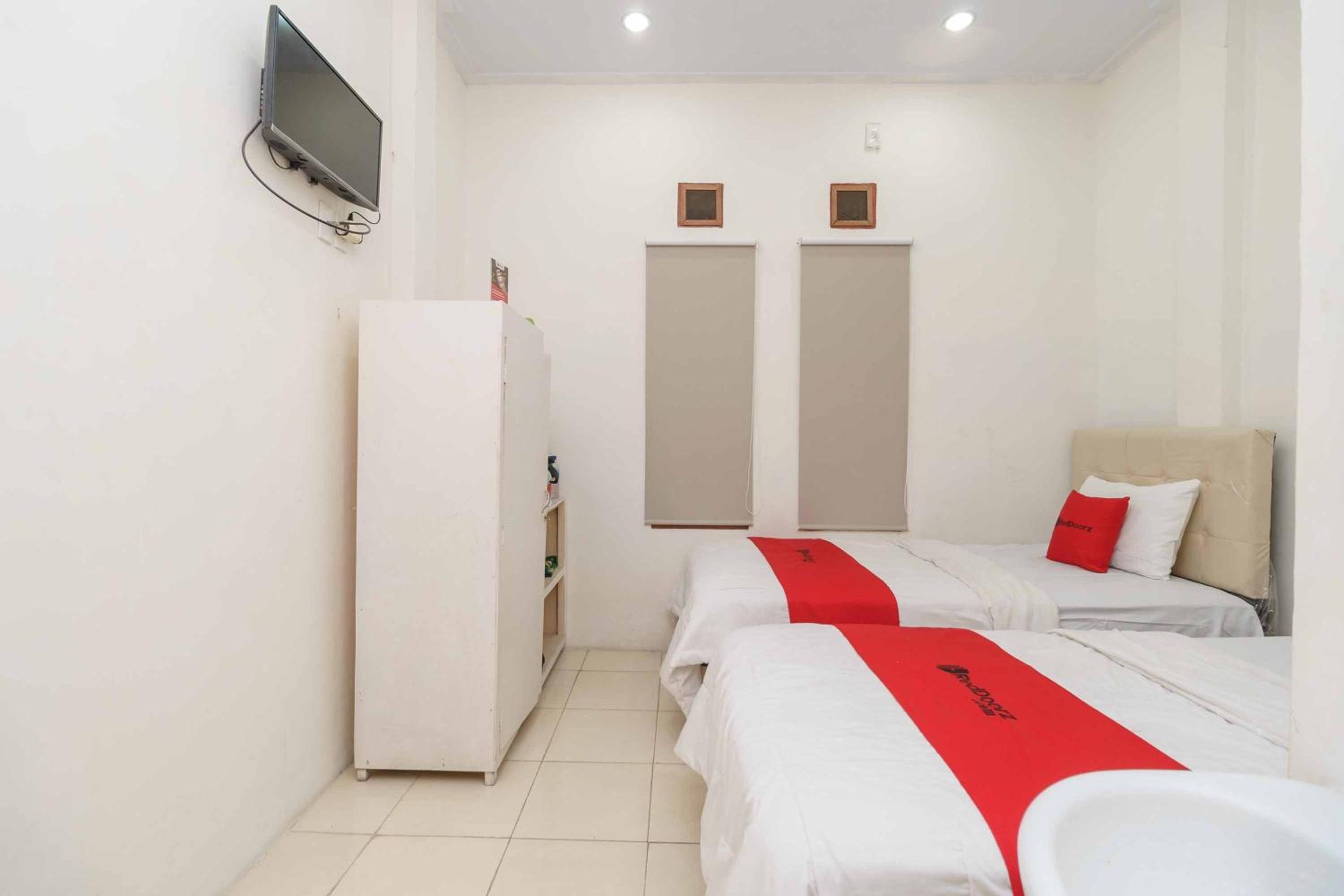 Twin Room - Photo 1