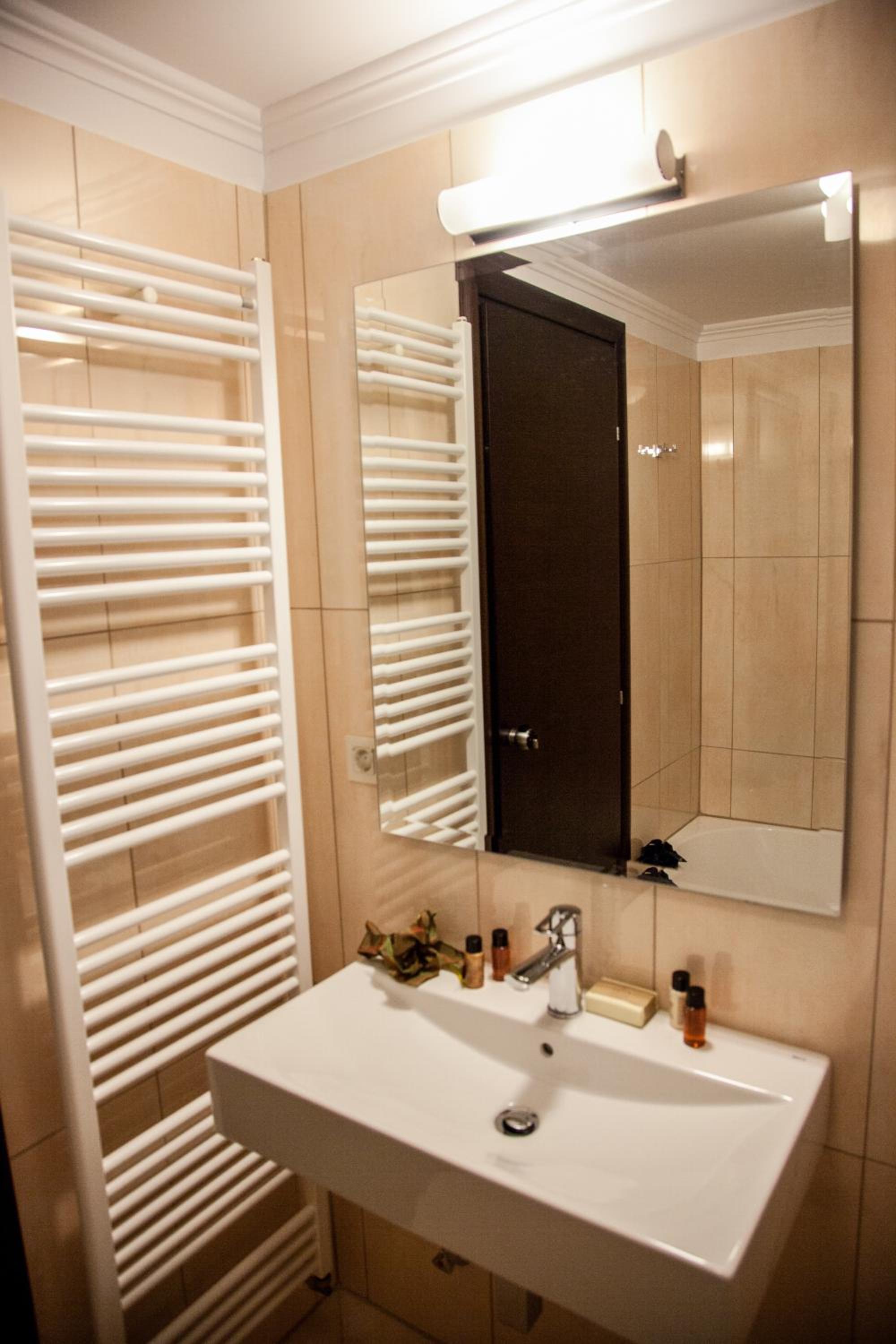 Deluxe Double or Twin Room - Photo 2