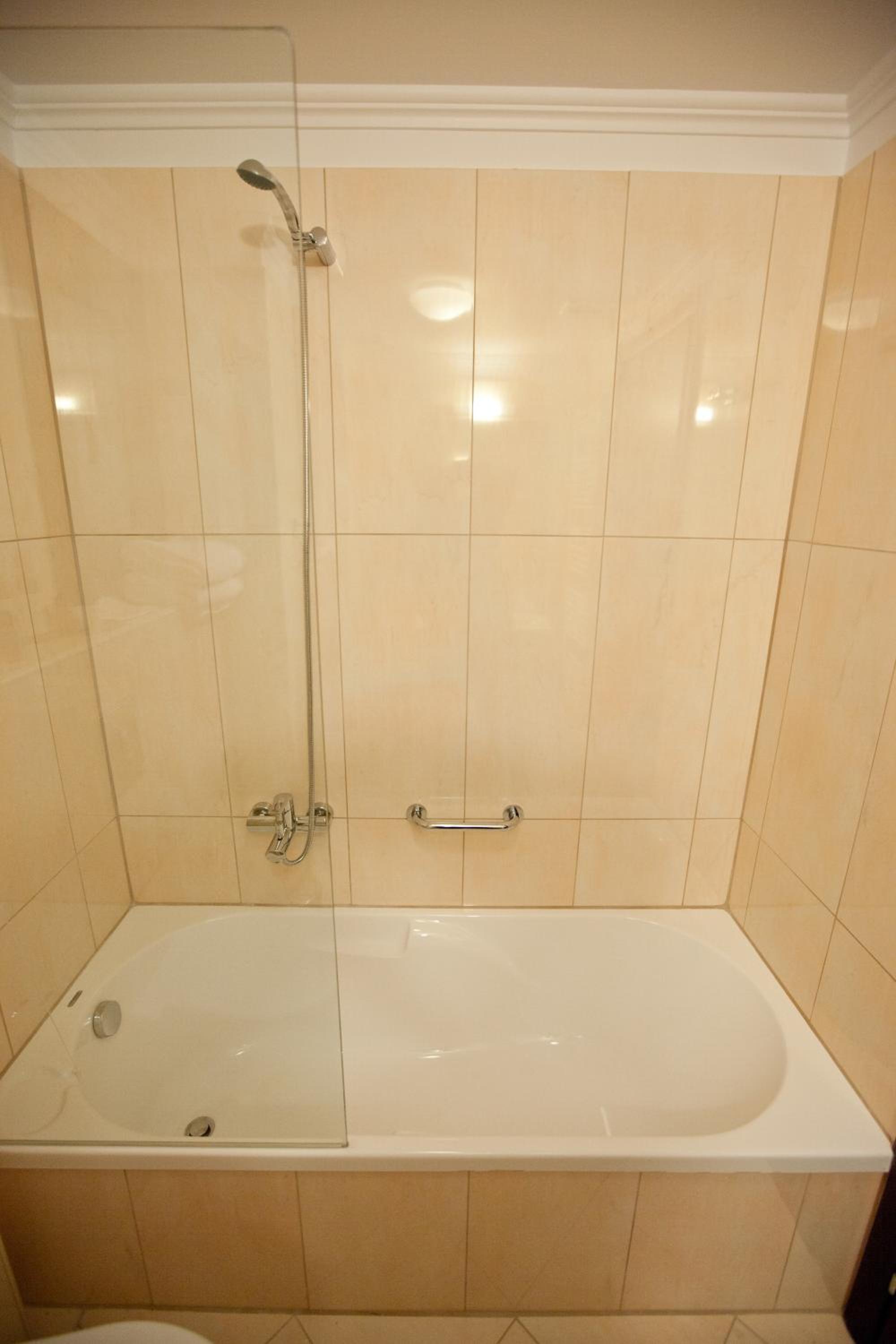 Deluxe Double or Twin Room - Photo 5