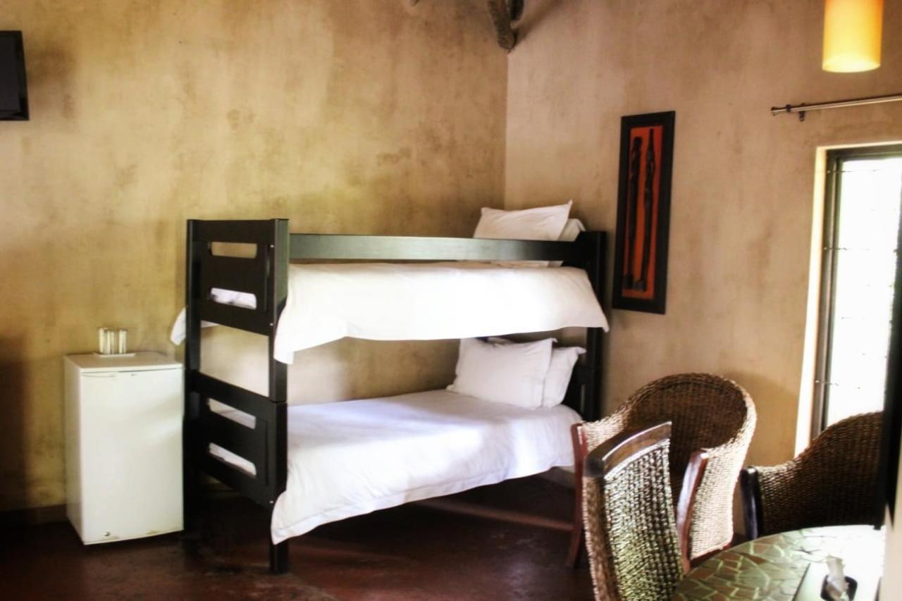 Standard Double or Twin Room - Photo 8