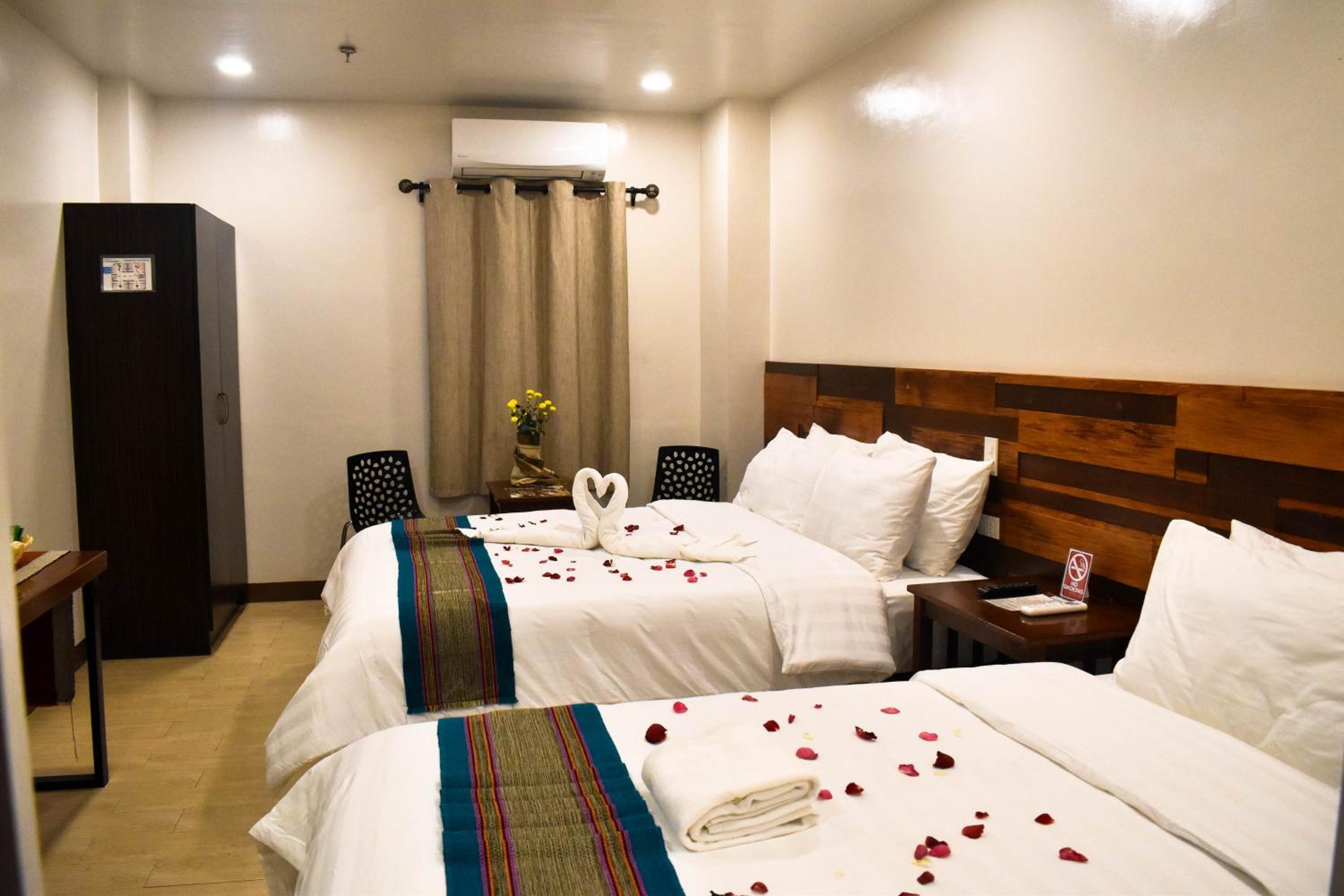 Deluxe Triple Room photo 2