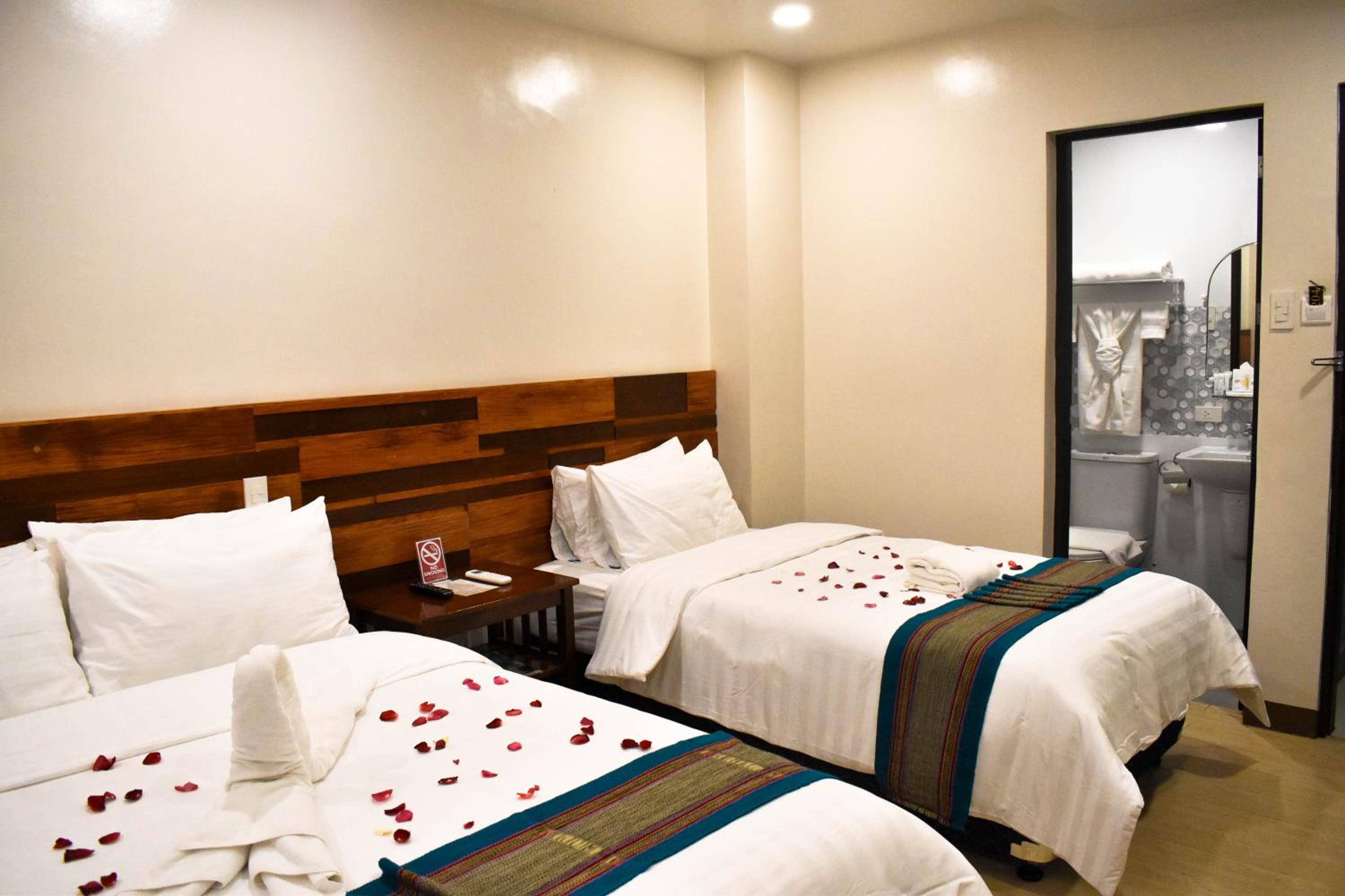 Deluxe Triple Room photo 3