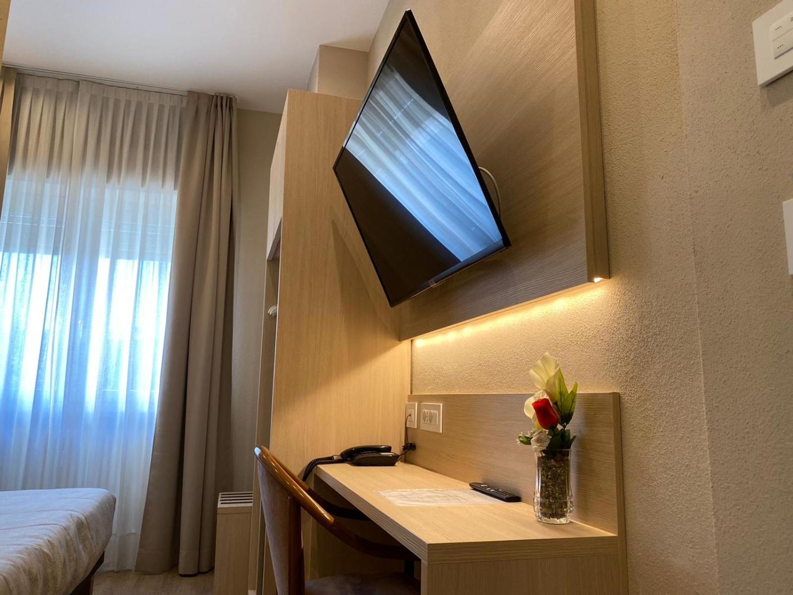 Standard Double Room - Photo 14