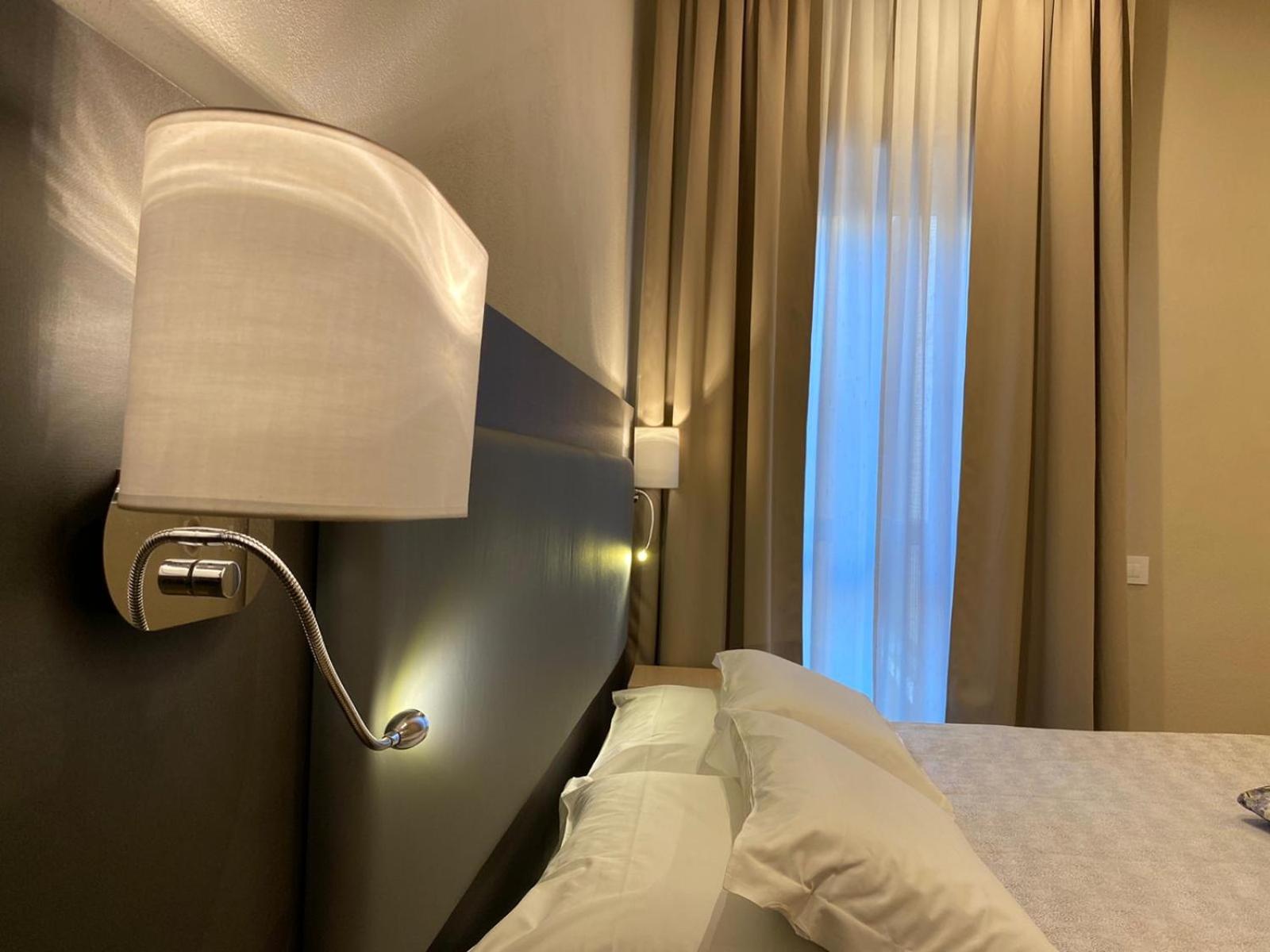 Standard Double Room - Photo 10