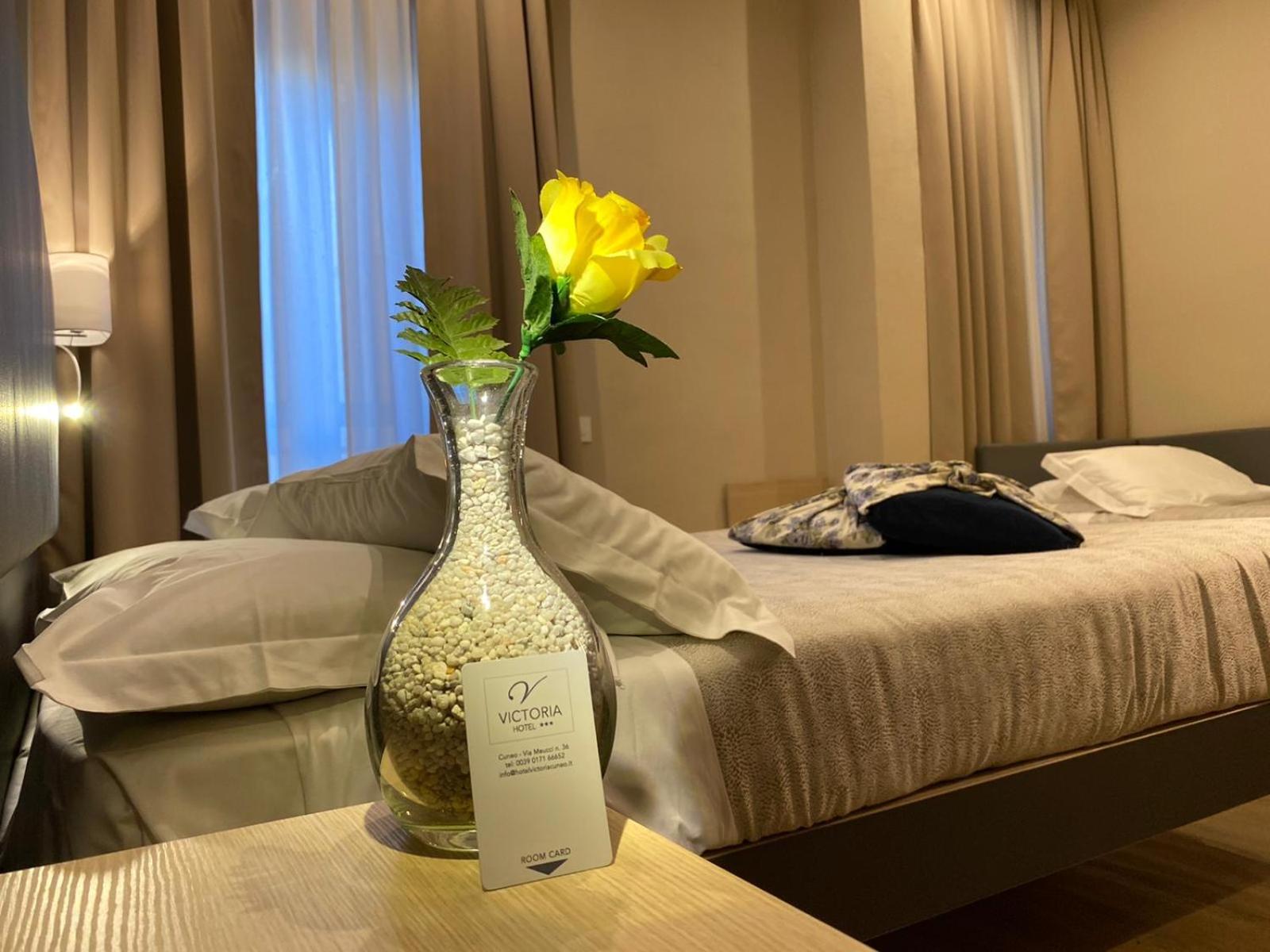 Standard Double Room - Photo 8