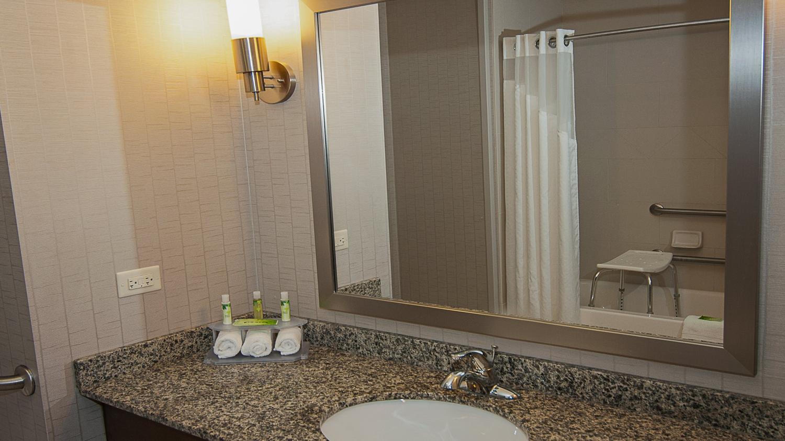Standard King Room with Mobility Accessible Tub photo 3
