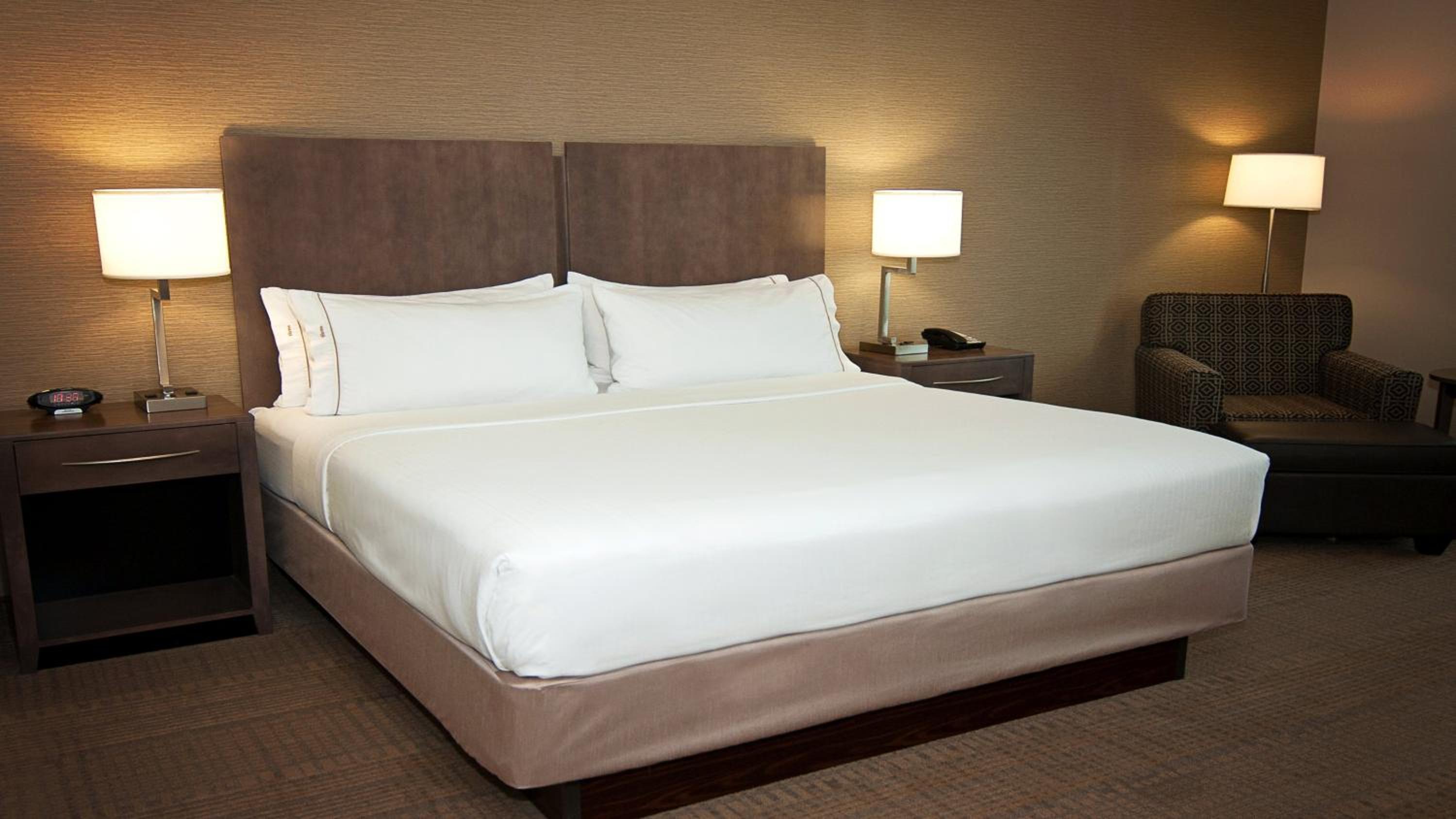 Standard King Room with Mobility Accessible Roll-In Shower photo 1