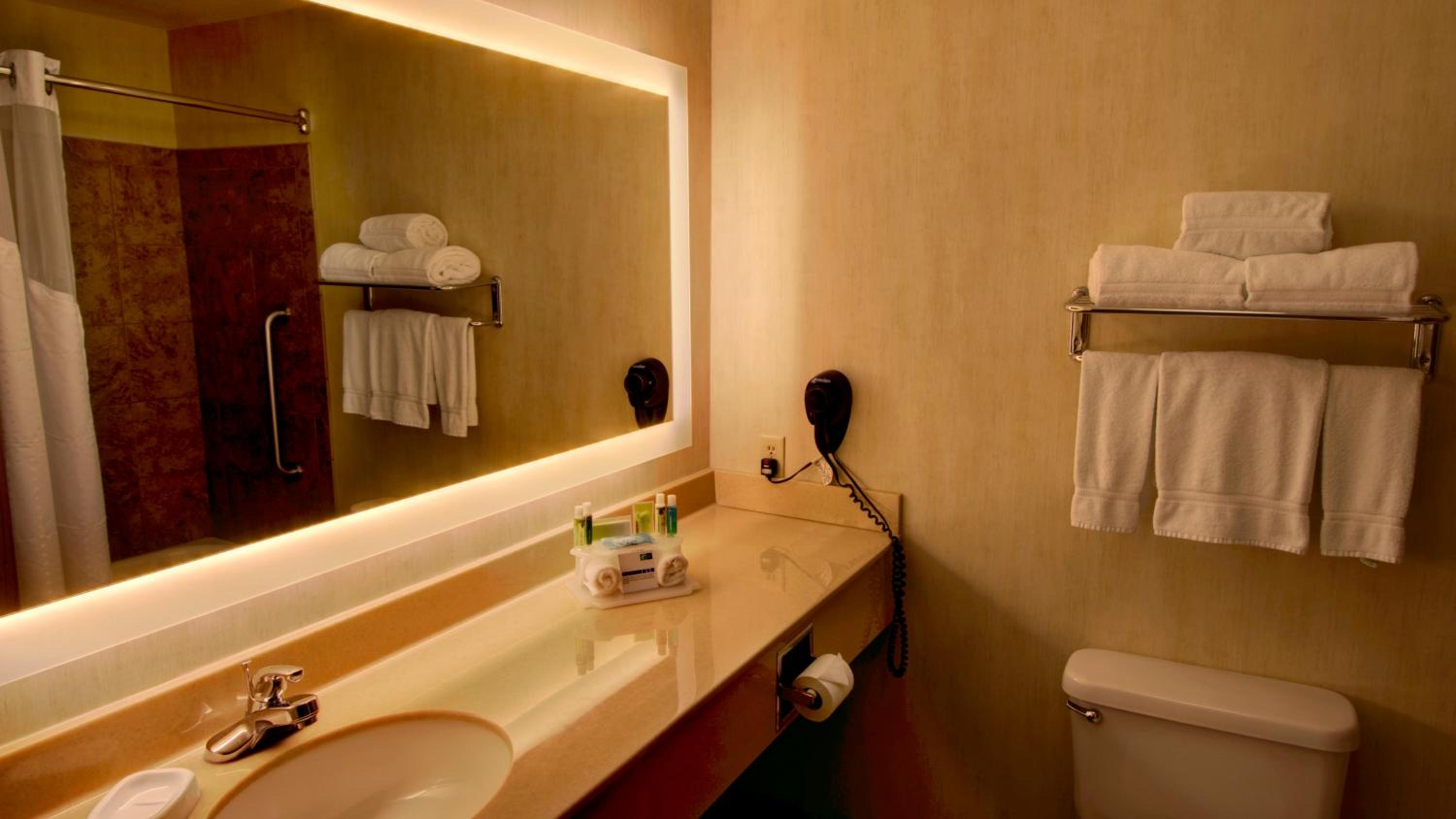 Standard King Room - Photo 5