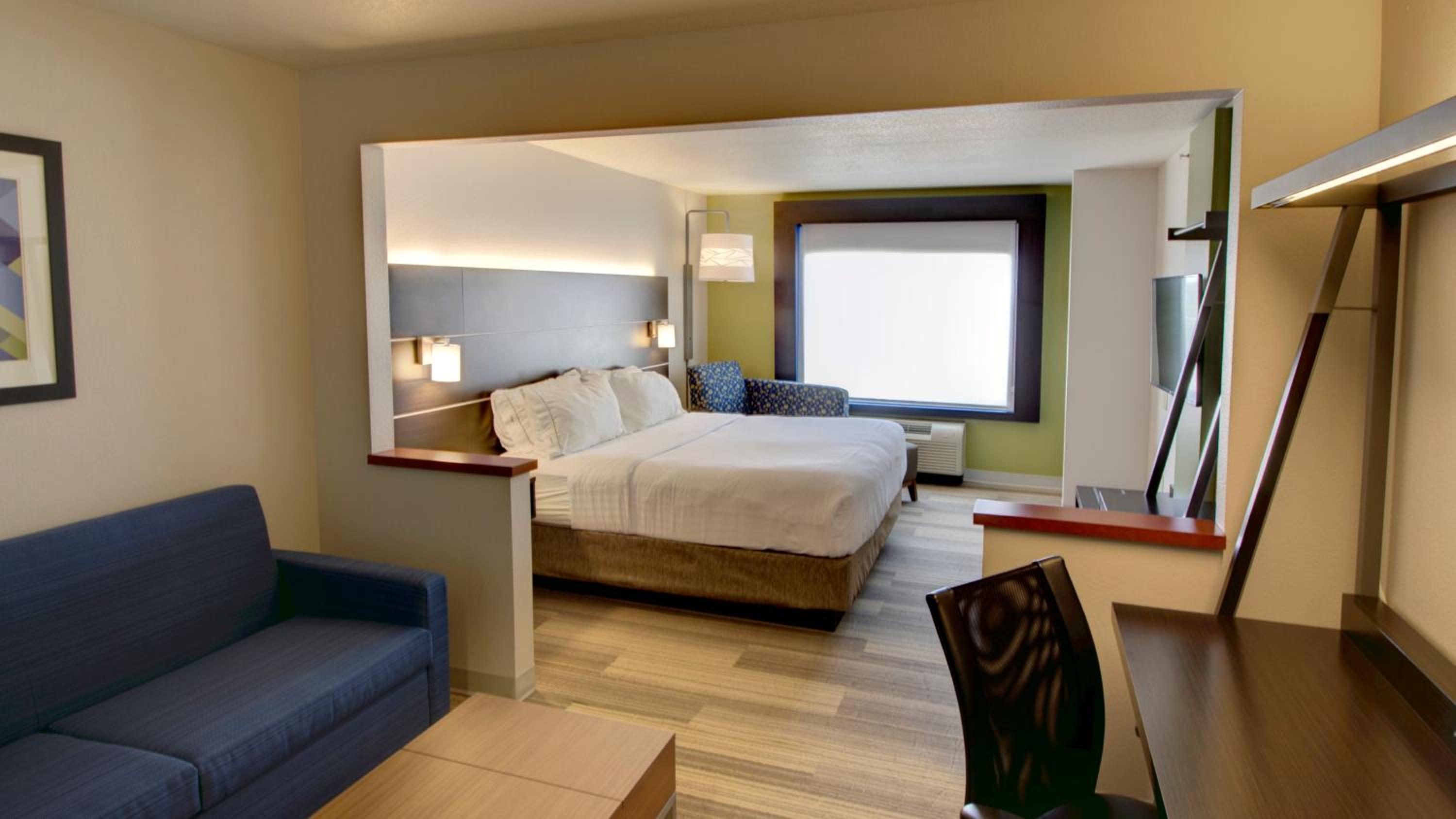 Standard King Room - Photo 7