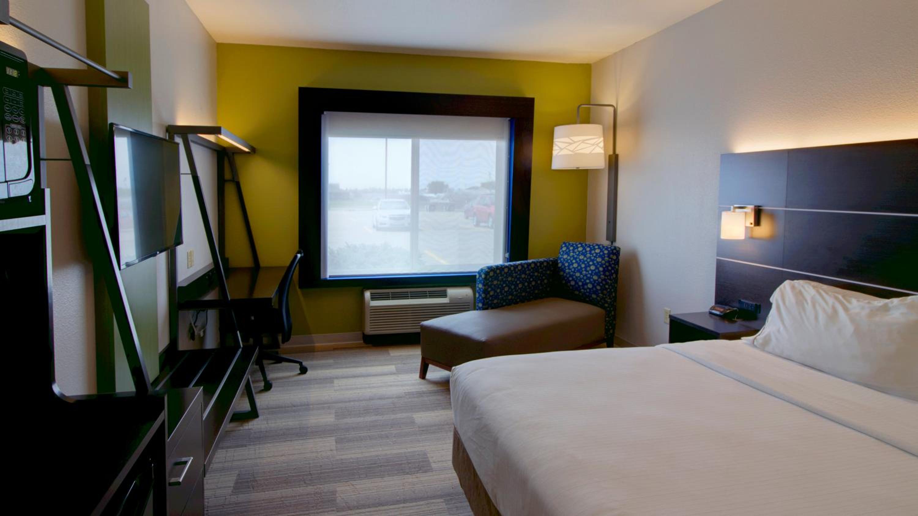 Standard King Room - Photo 3