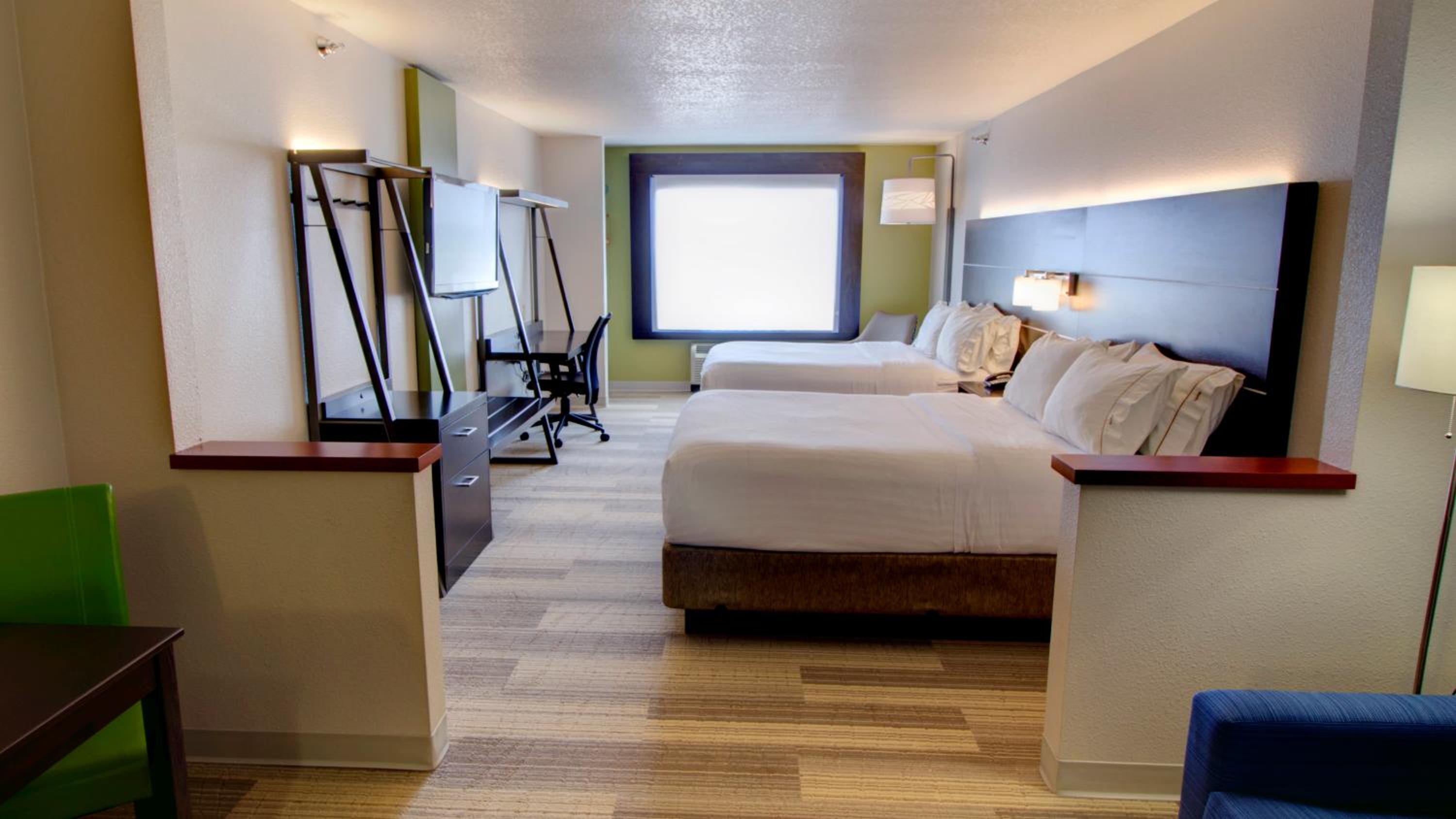 Suite with Two Queen Beds - Photo 2