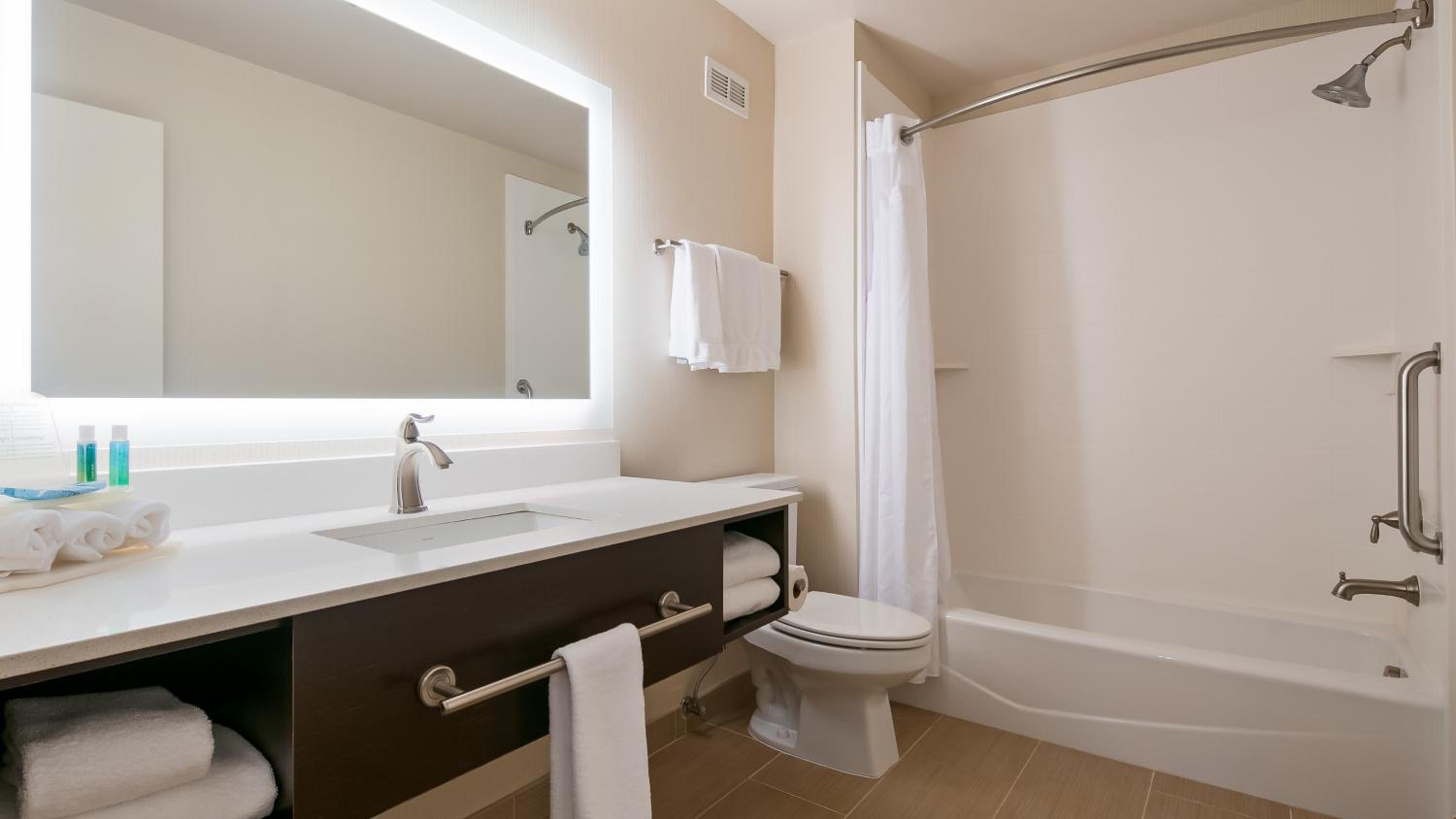 King Suite - Photo 3