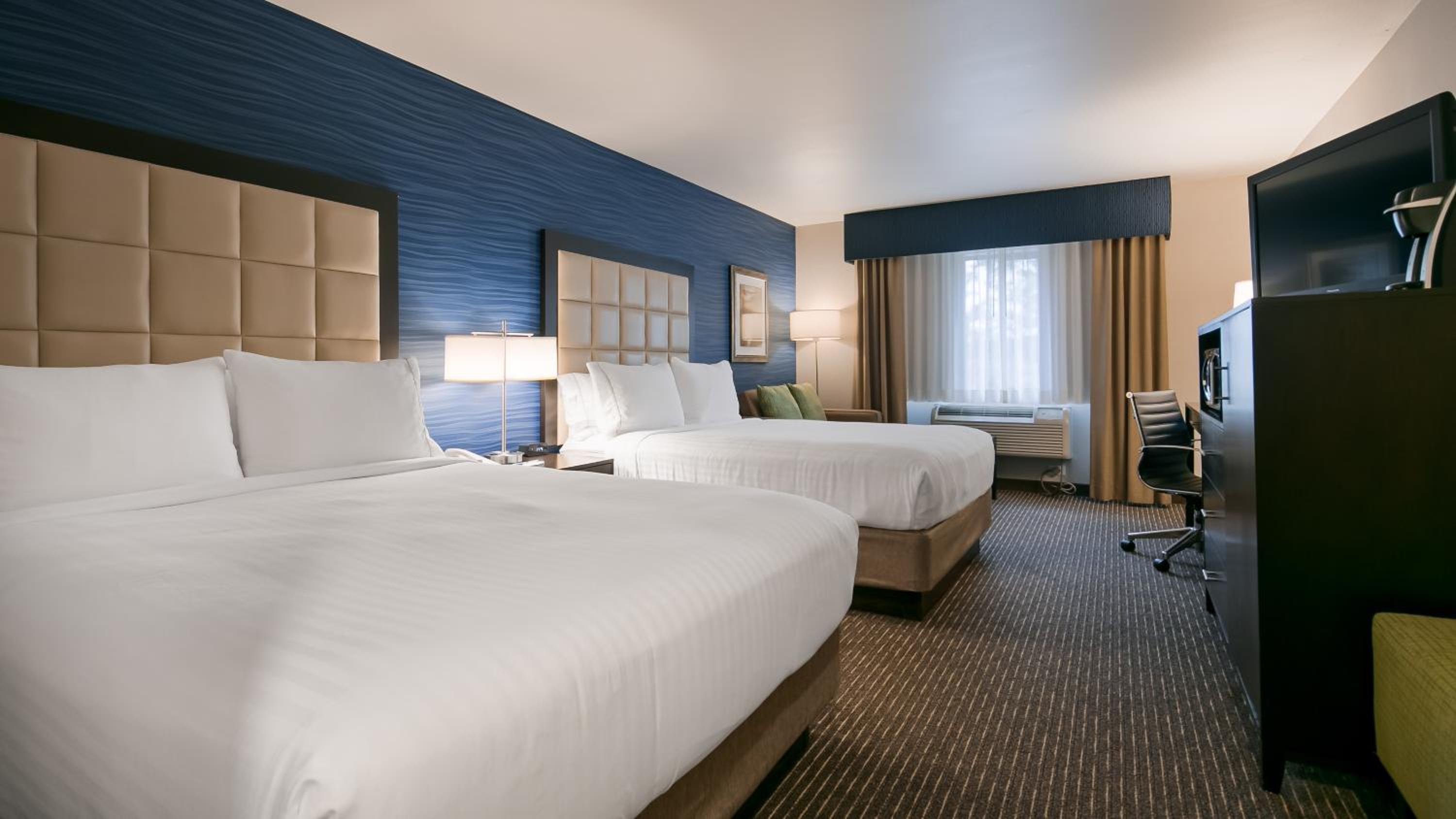 Standard Queen Room with Two Queen Beds and Extra Floor Space - Photo 2
