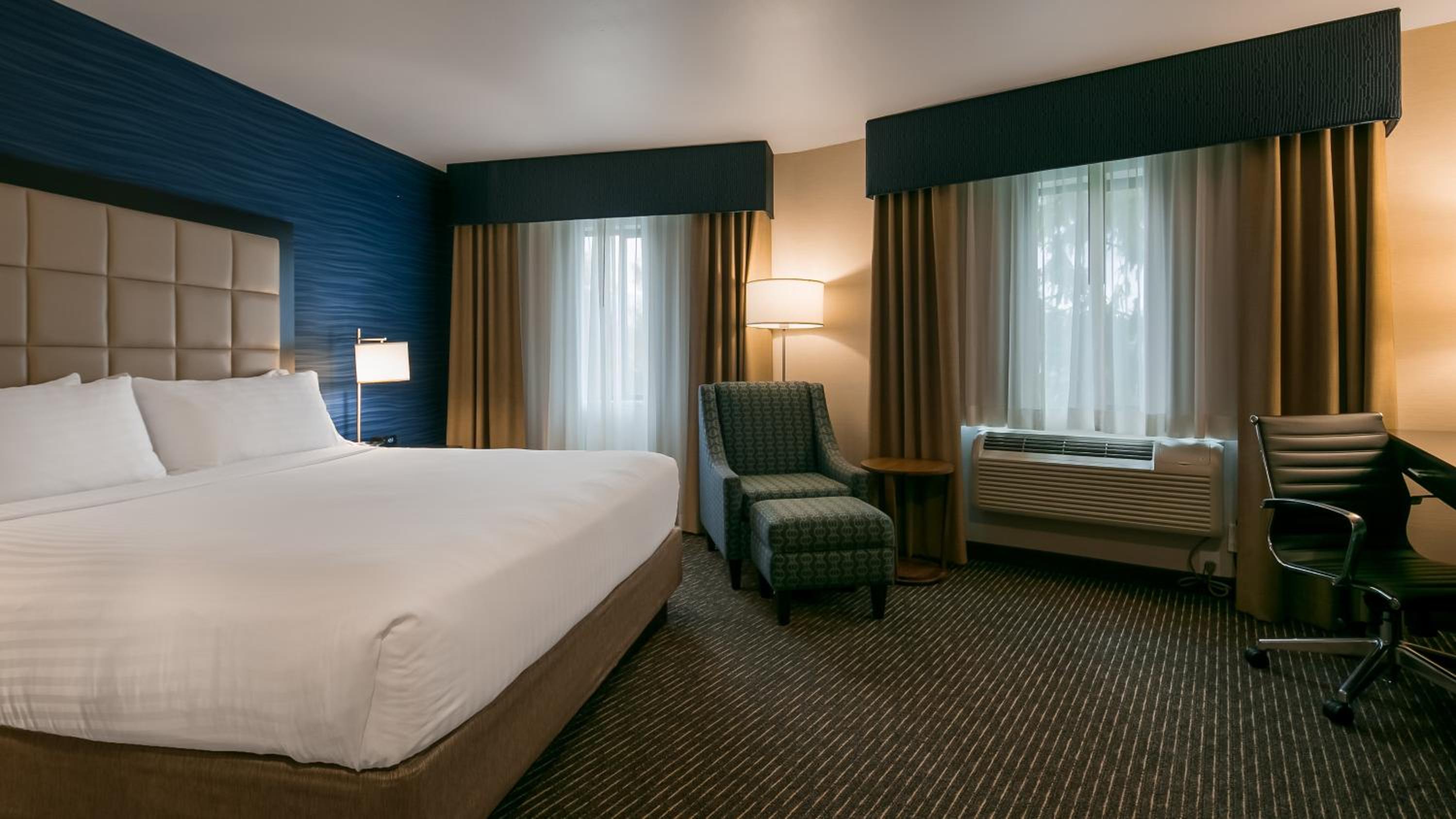 Standard King Room - Photo 2