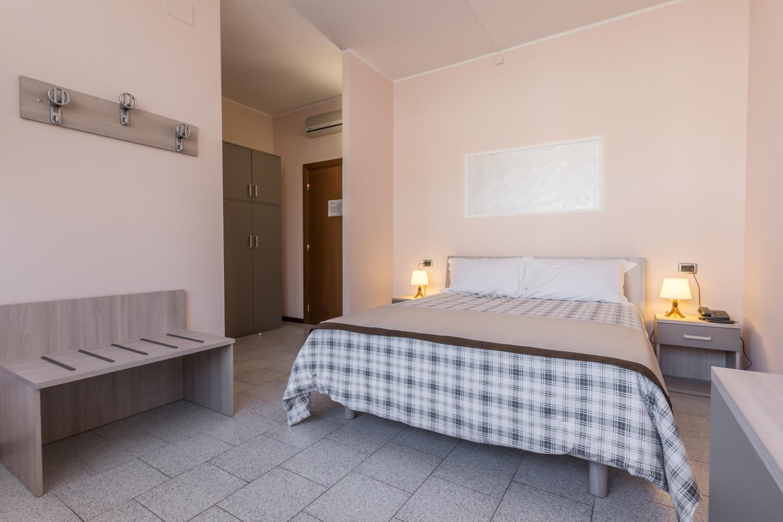 Double Room - Photo 3