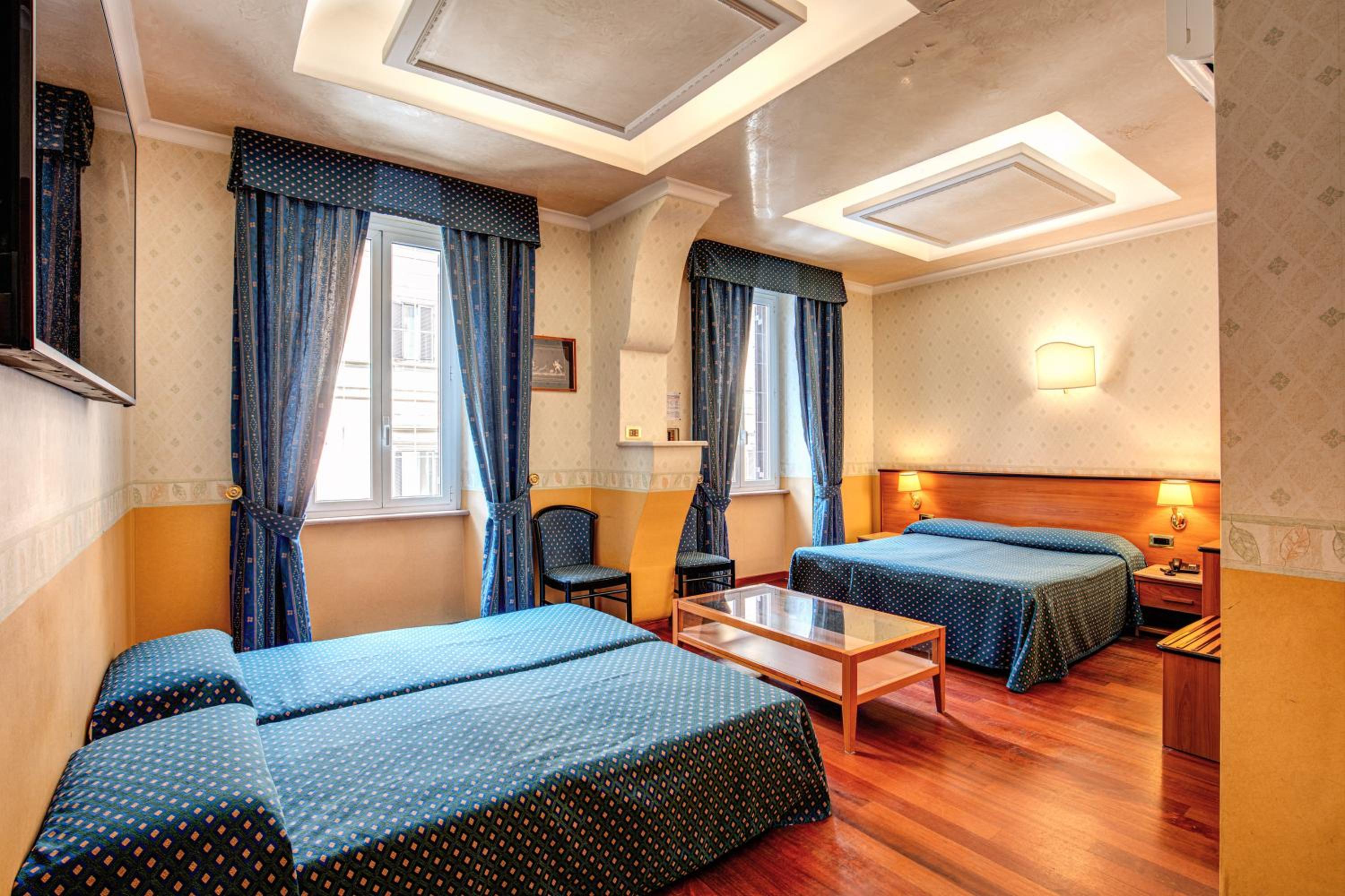 Quadruple Room thumbnail 6